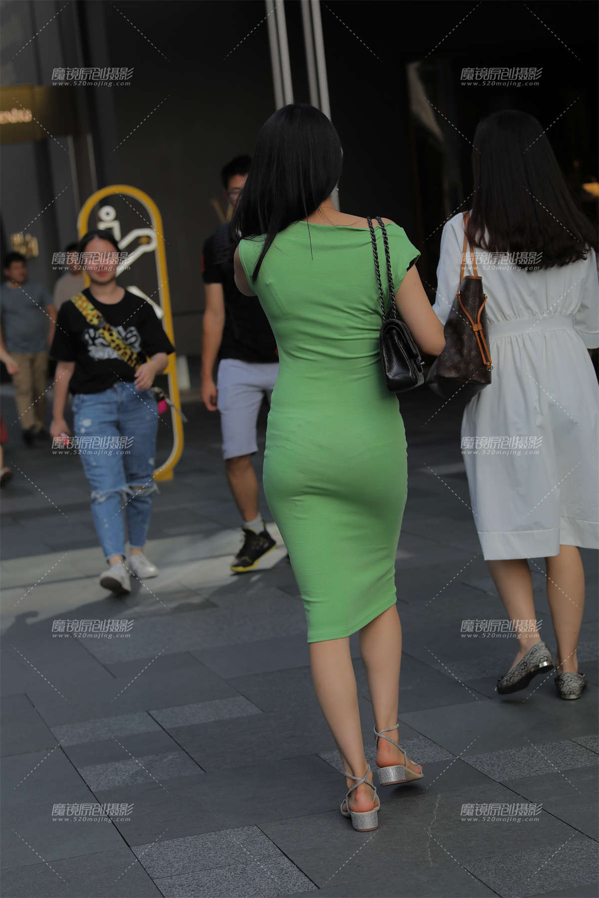 图片[2]-【凯恩赛贴】性感绿包臀裙-日更街拍