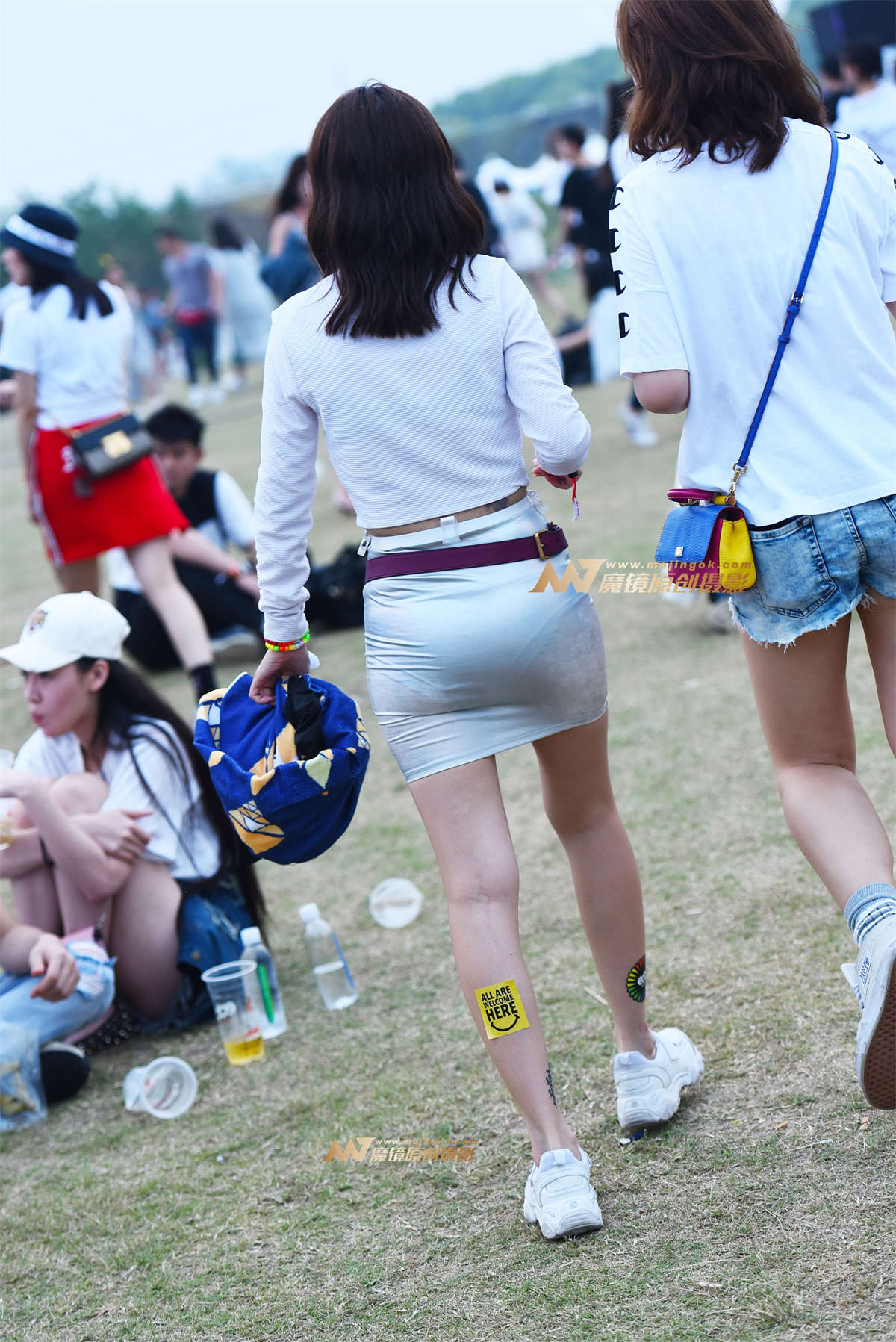 图片[2]-【咔喳赛贴】银灰短裙-日更街拍