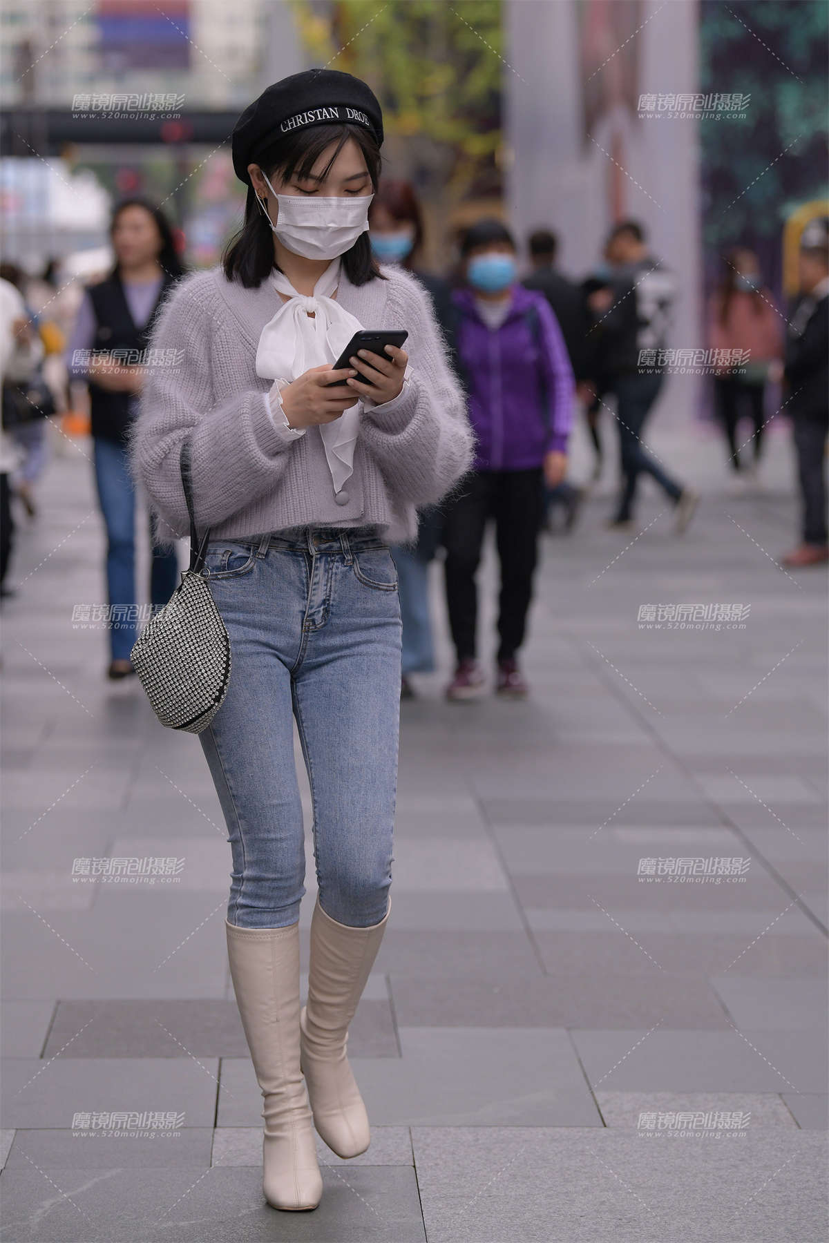 紧牛的清秀小姐姐-日更街拍