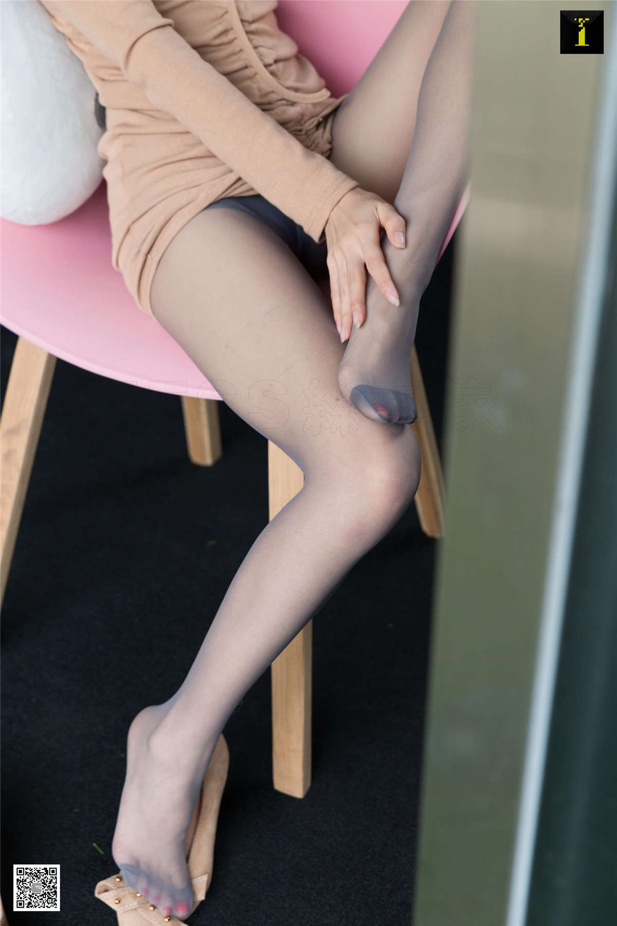 IESS异思趣向 丝享家713期：美子 高级驼色系-日更街拍