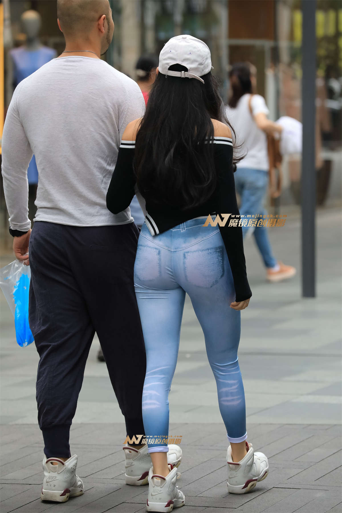 图片[2]-【凯恩赛帖】圆润美臀 一看就是美臀健身达人-日更街拍