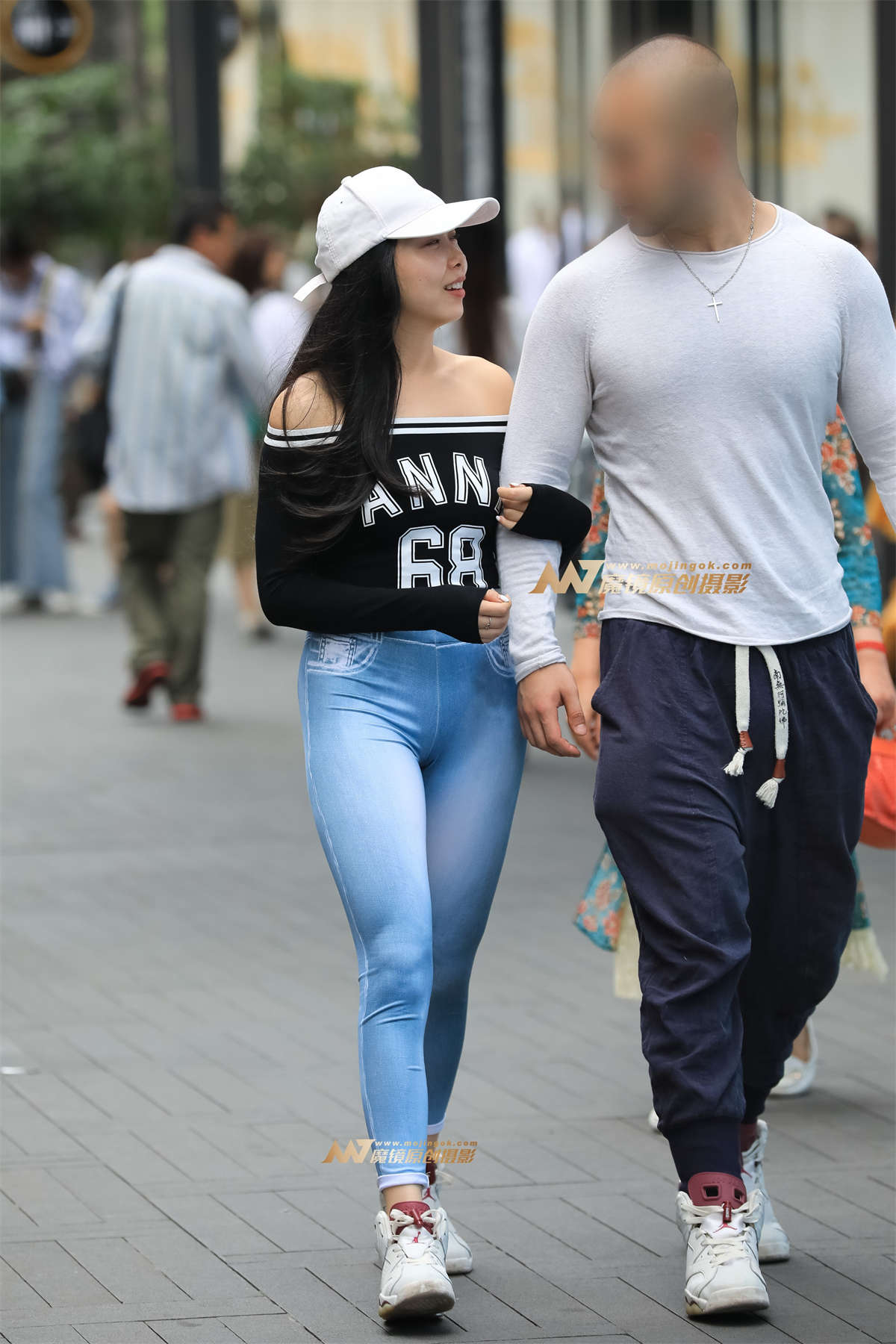 【凯恩赛帖】圆润美臀 一看就是美臀健身达人-日更街拍