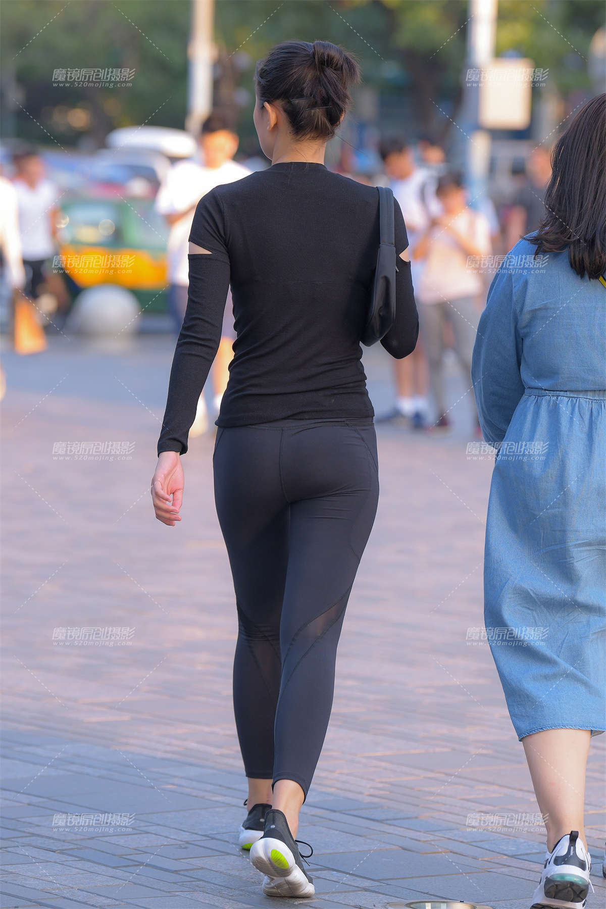 图片[2]-【街拍之魂赛帖】黑色紧身裤小妹-日更街拍