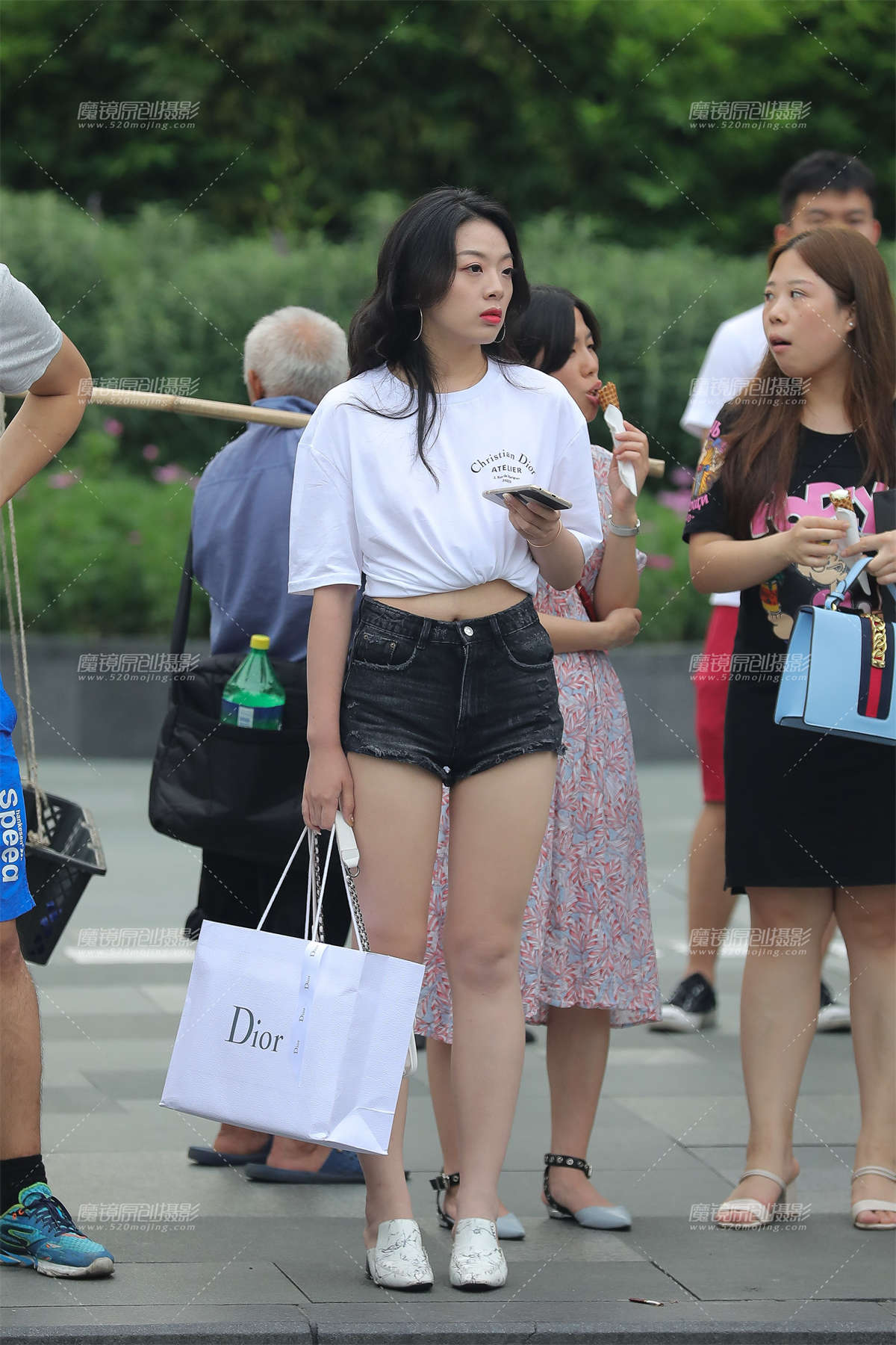 肉感腿热裤-日更街拍