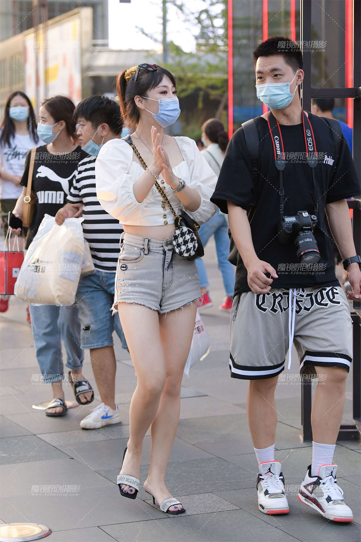 微胖的热裤女友-日更街拍