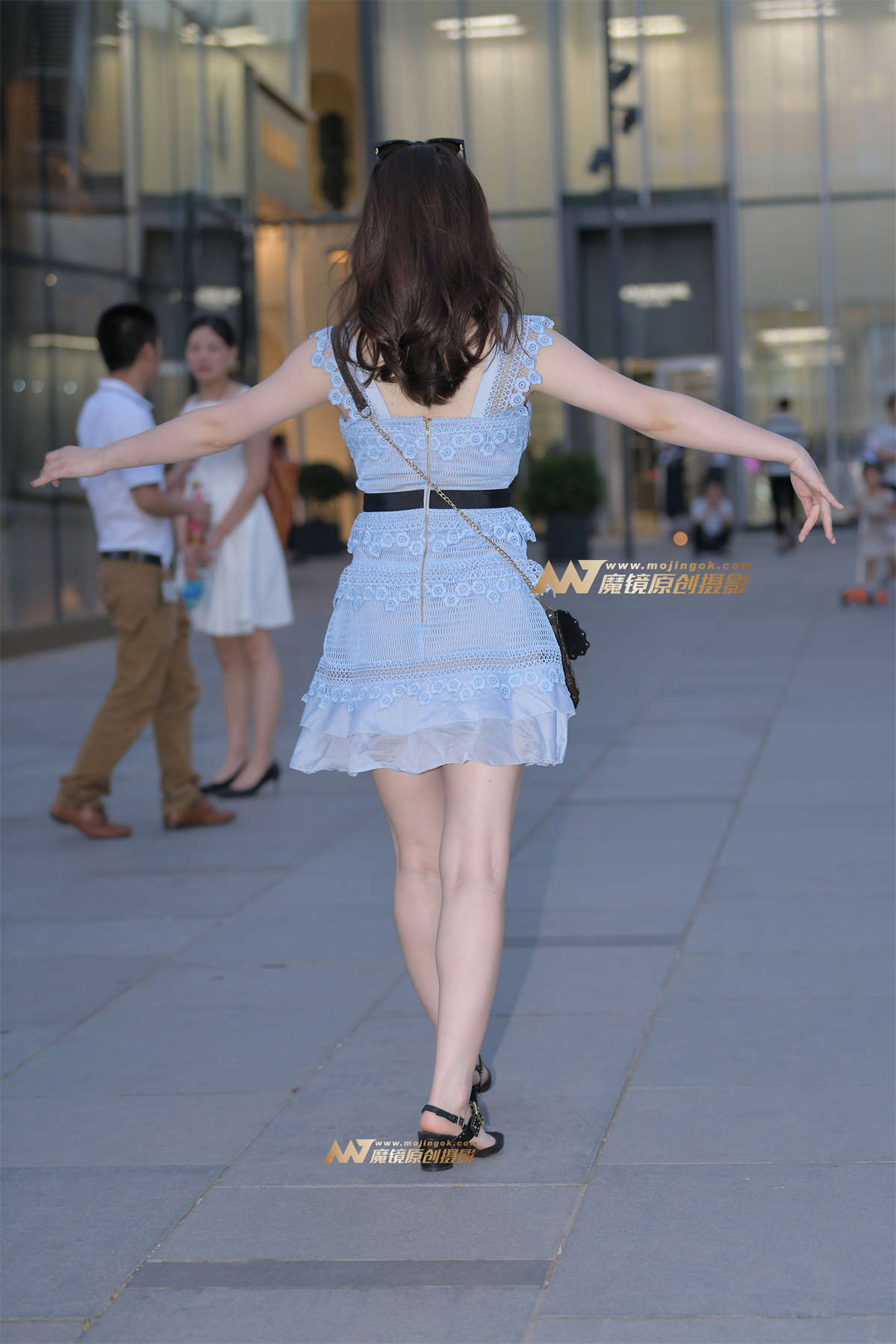 图片[2]-【红石赛帖】美腿少妇皮肤真好-日更街拍