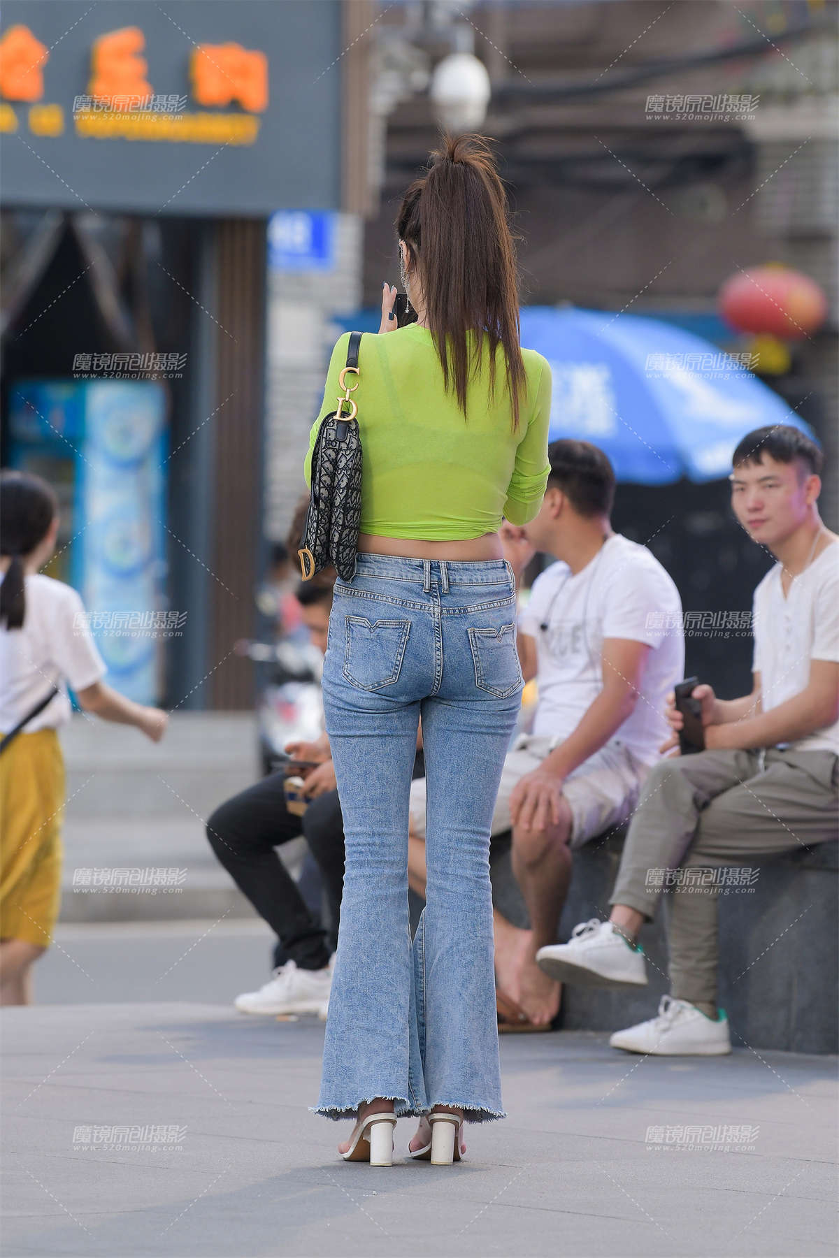 图片[2]-露腰~紧牛小姐姐-日更街拍