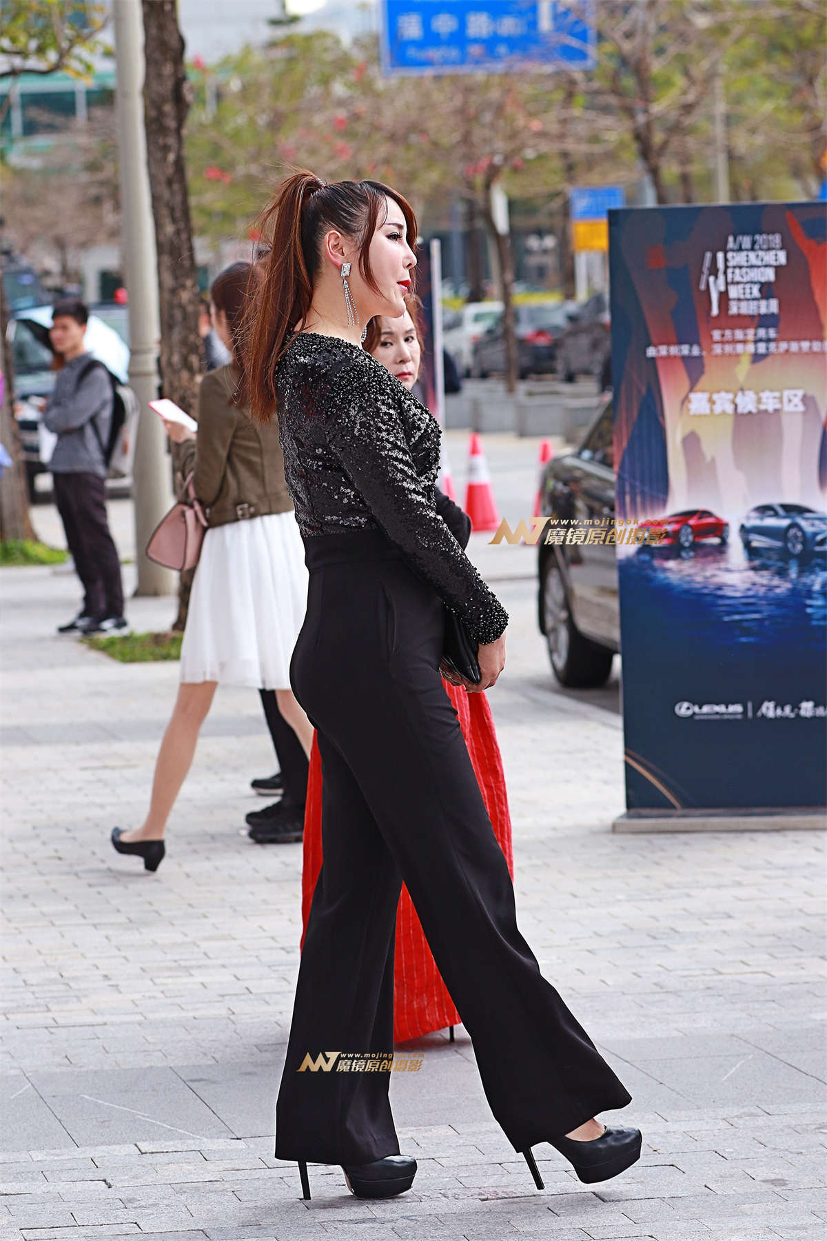 2018深圳时装周-现场直击-深V御姐-日更街拍