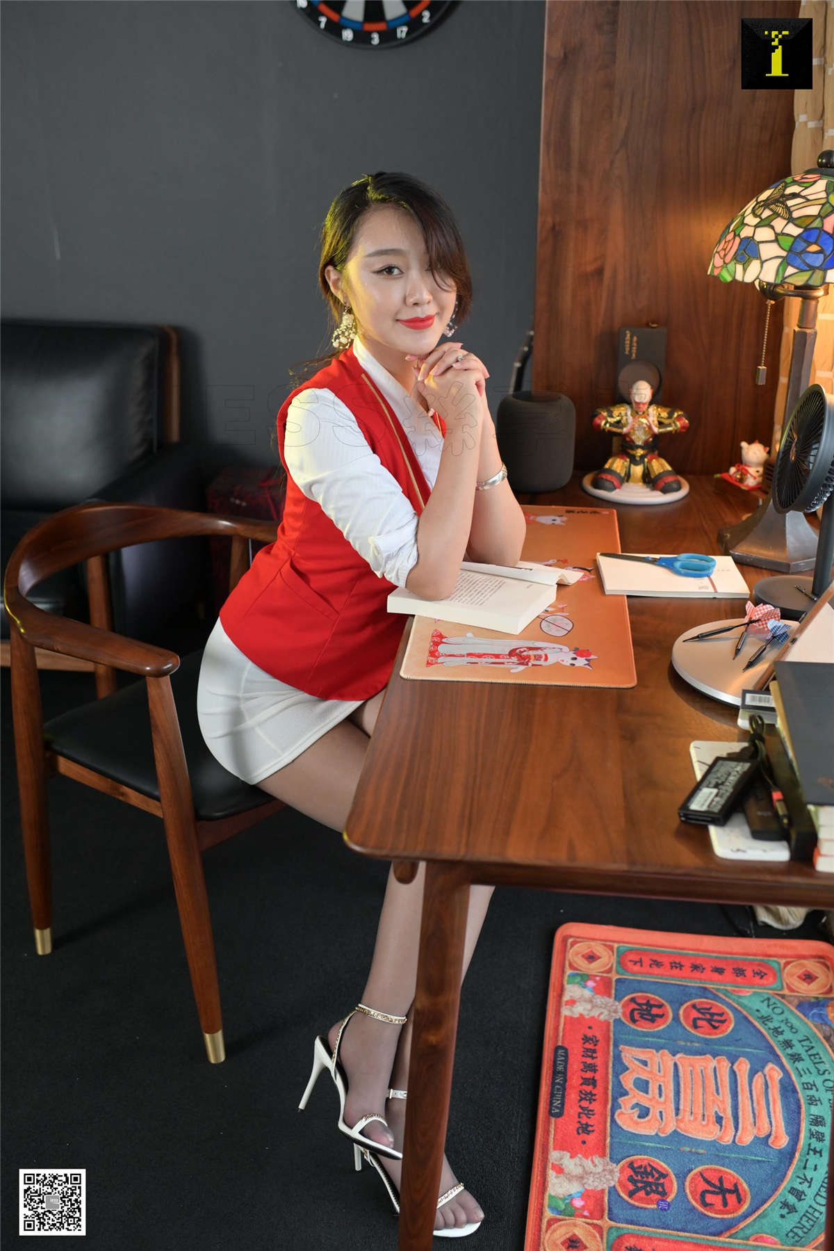 图片[2]-IESS异思趣向 丝享家608期：小北 小北的红色套装-日更街拍