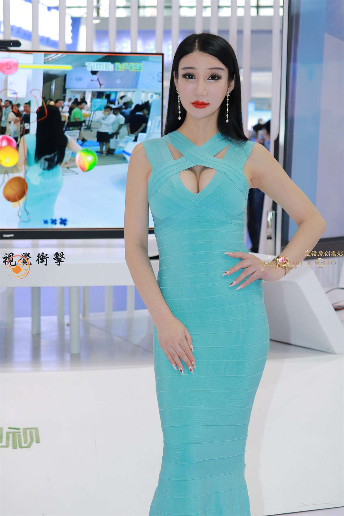 大胸 包臀 模特-日更街拍