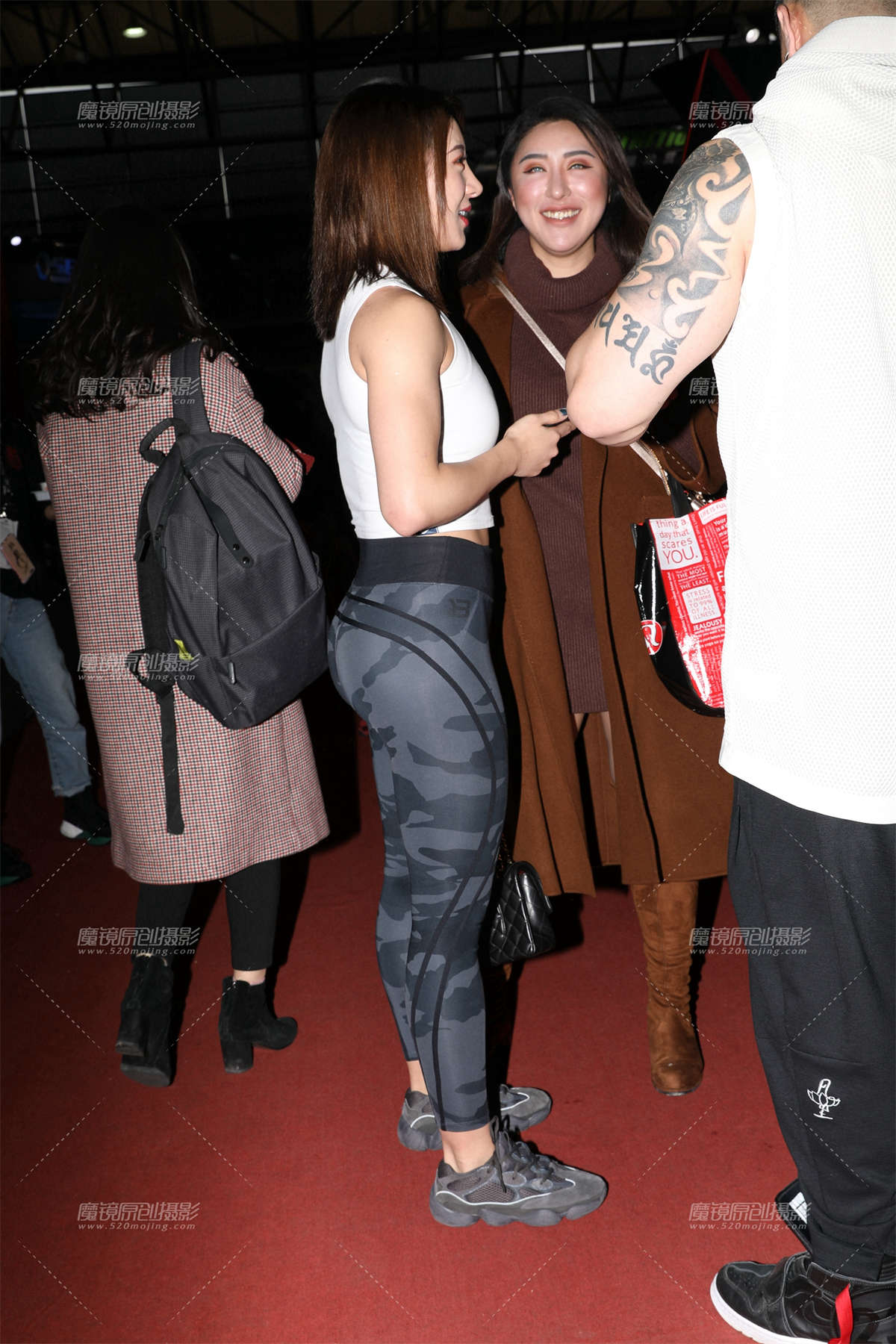 图片[2]-【欧阳幽明赛帖】迷彩紧身裤美女-日更街拍