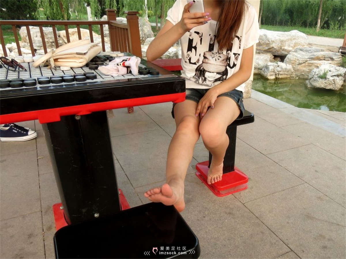 图片[2]-MZSOCK-2018 No.12 热裤白皙美腿短袜嫩脚女生 【第一季】-日更街拍