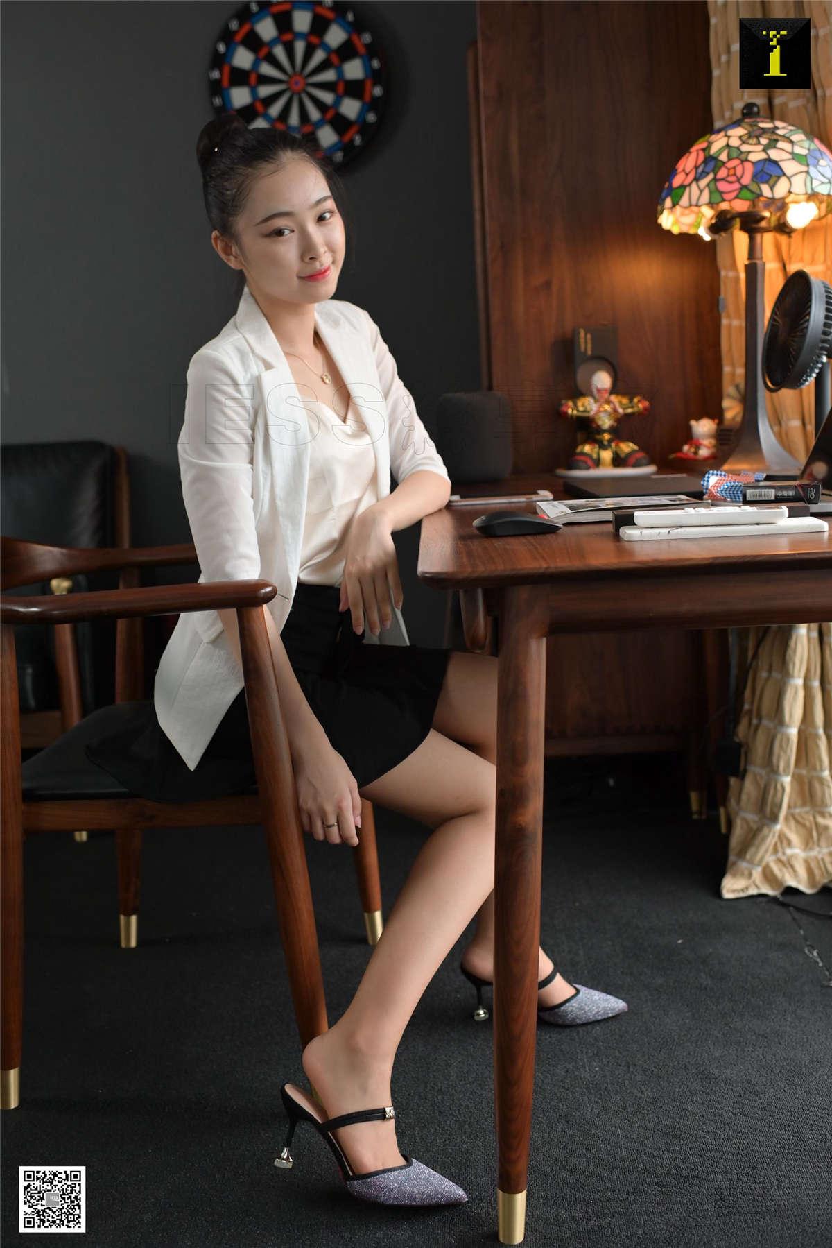 图片[2]-IESS异思趣向 丝享家609期：三公主 三公主的娃娃脸-日更街拍