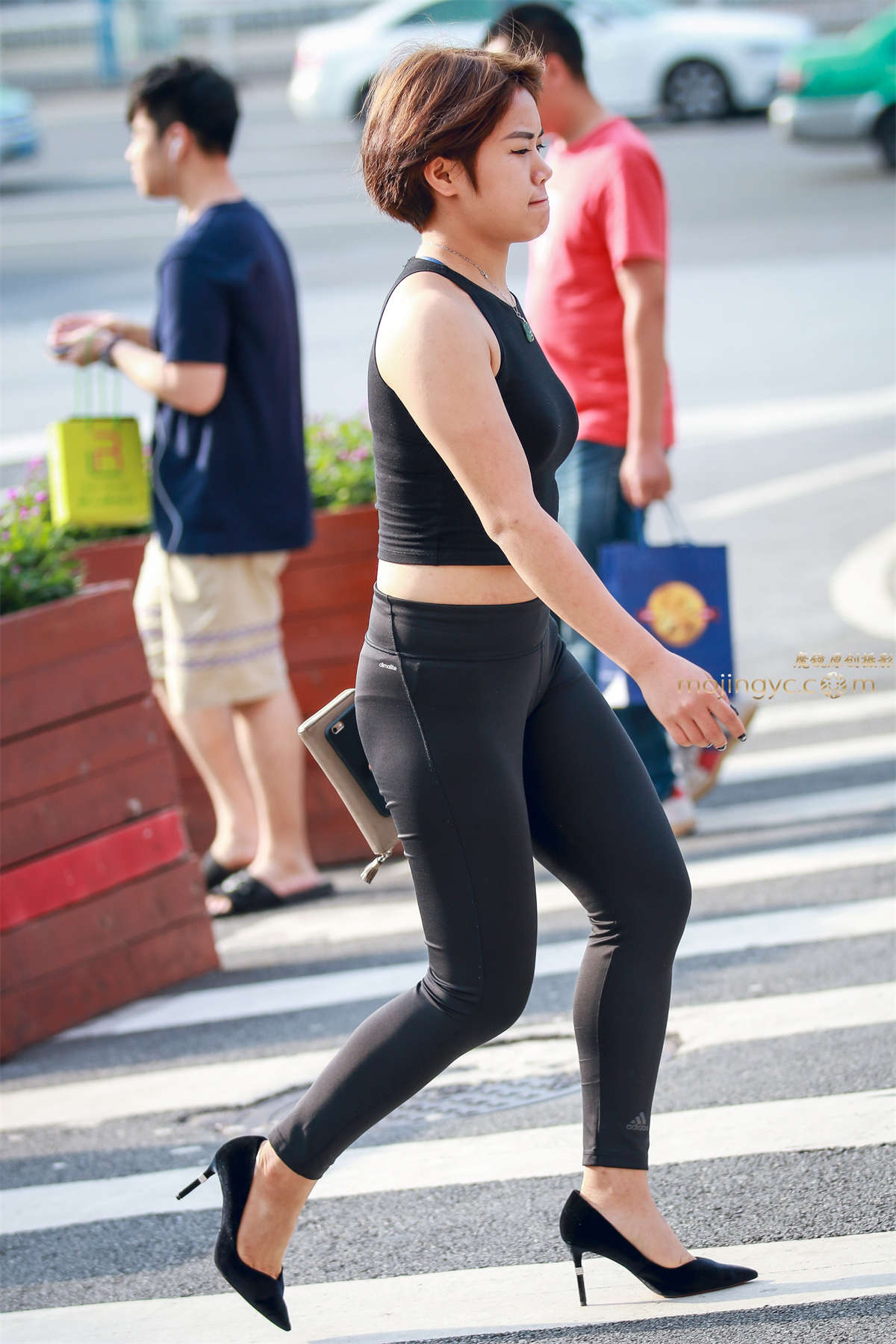 图片[2]-T裤 紧身 丰满 肉欲 高跟-日更街拍