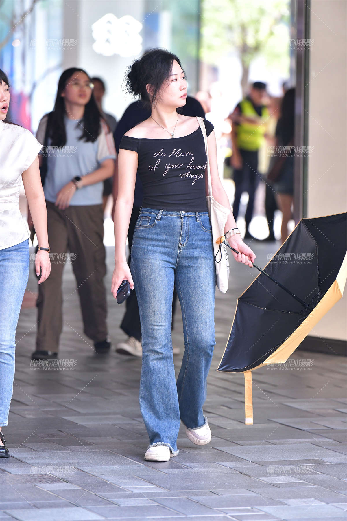 图片[2]-★黑衫牛仔裤美女-日更街拍