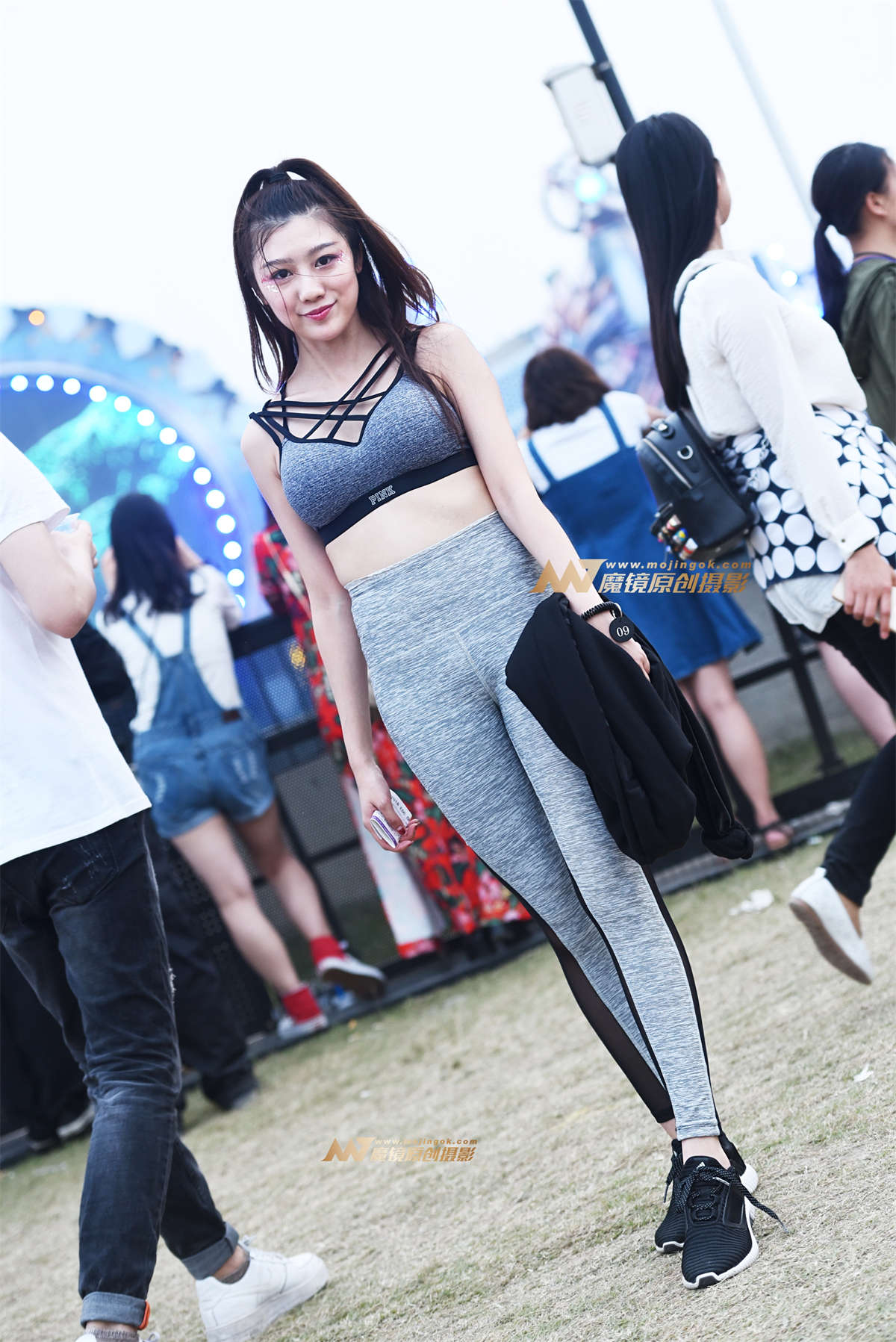 【咔喳赛贴】长得甜甜的-日更街拍