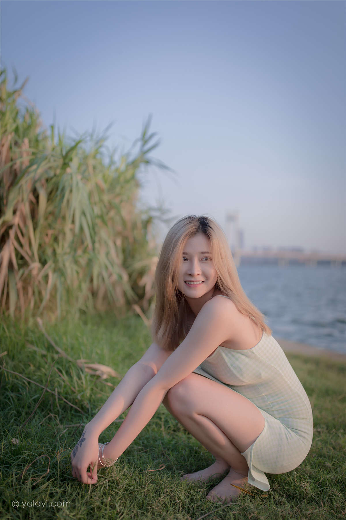 图片[2]-YALAYI雅拉伊 NO.712 梦涵 风继续吹-日更街拍