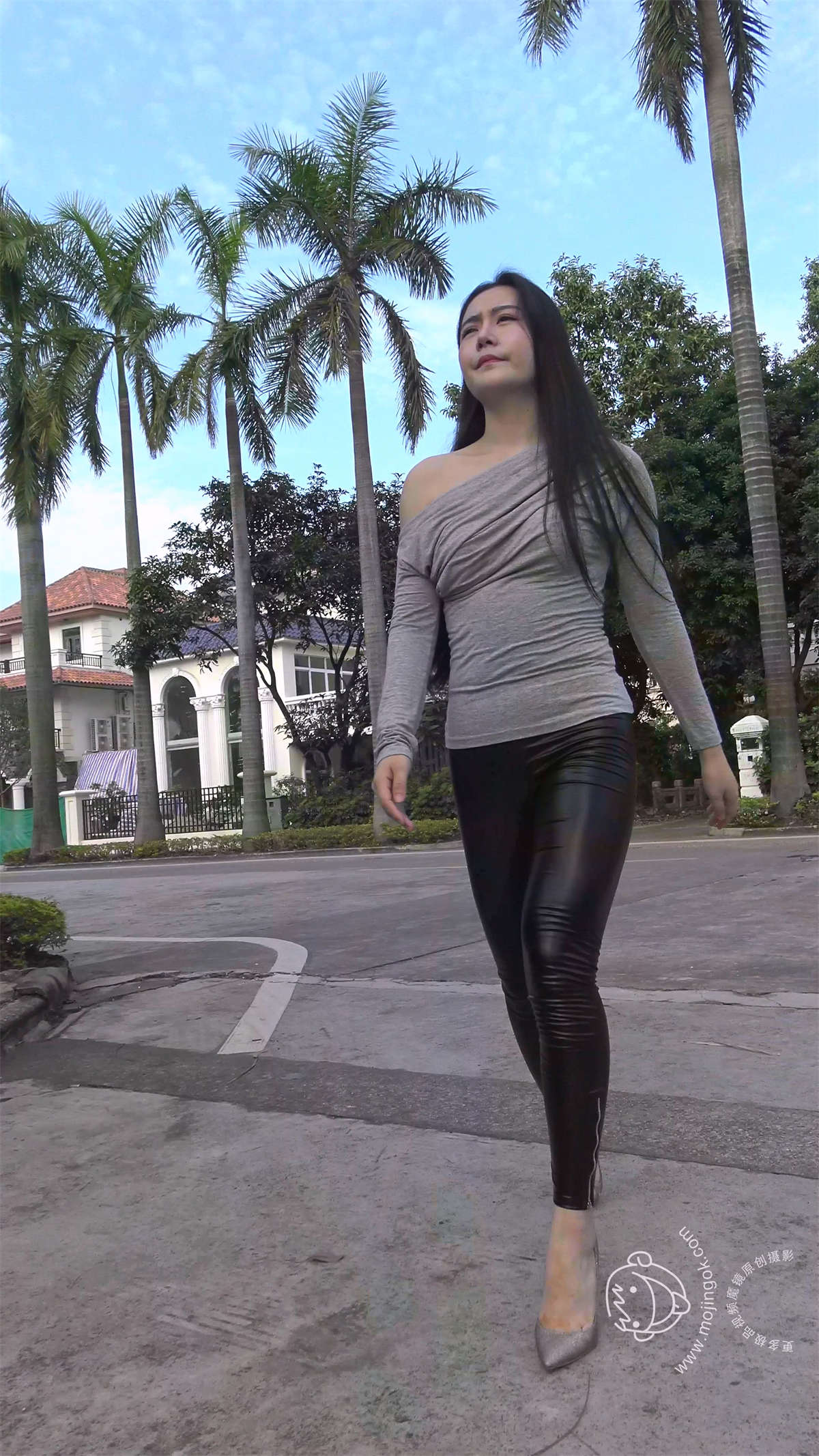 紧身皮裤美女-日更街拍