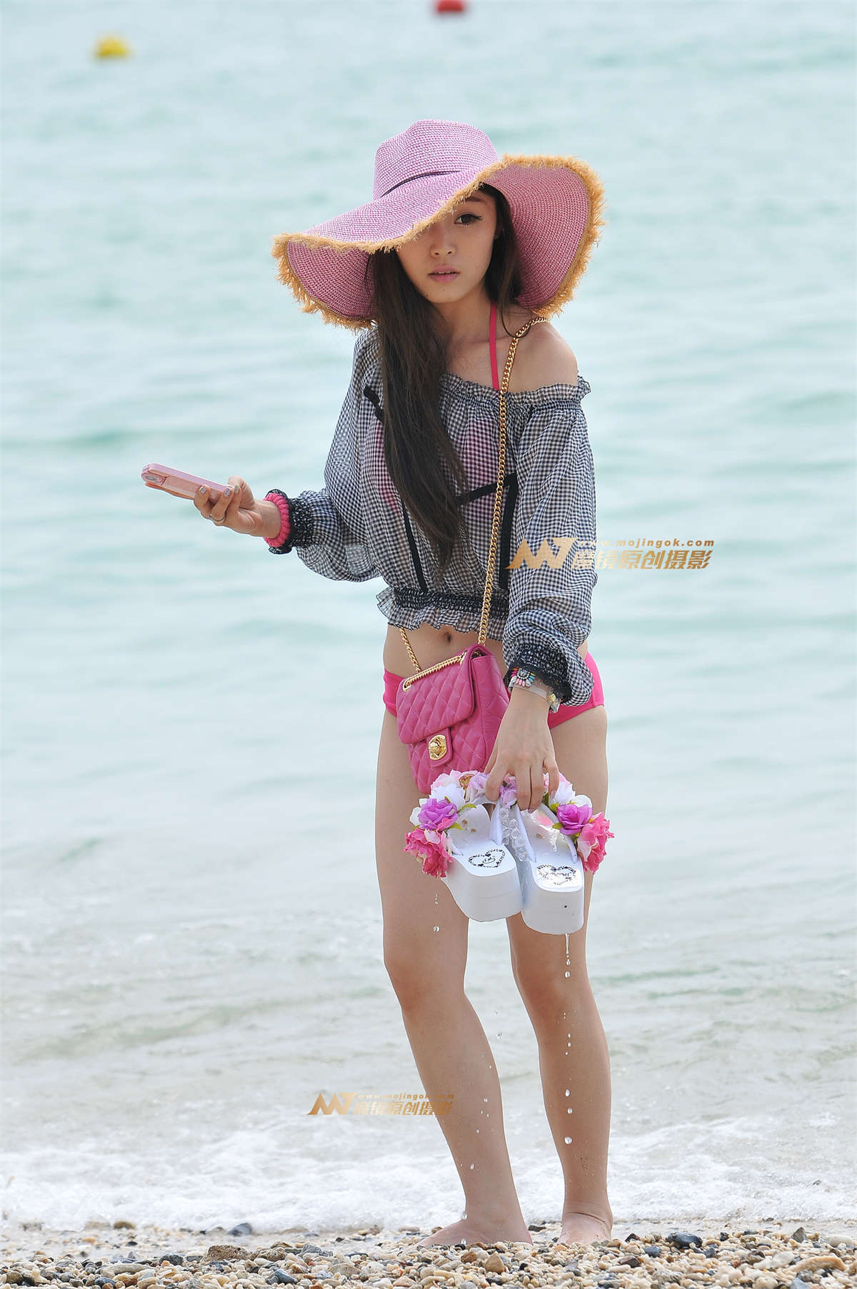 粉红的美臀-日更街拍