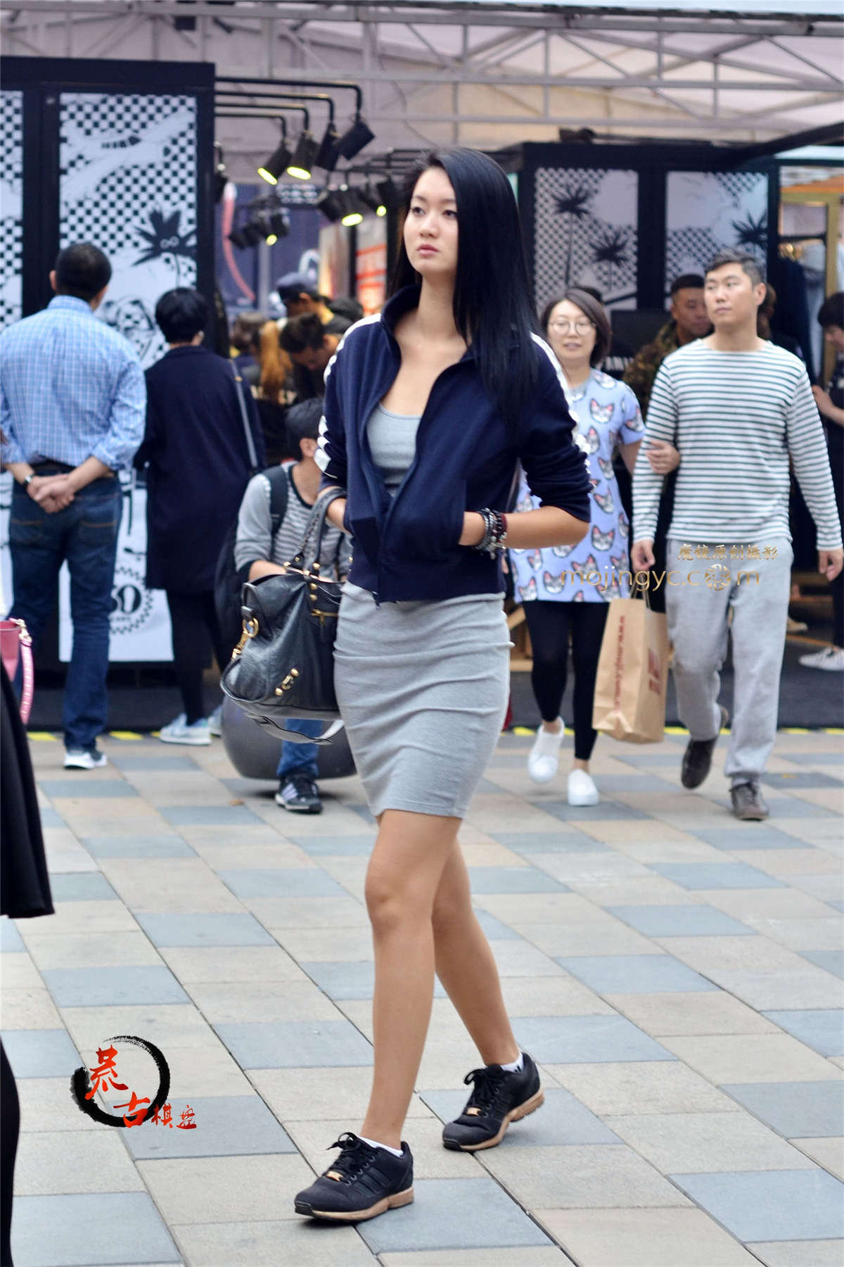 10-16 灰色包臀裙-日更街拍