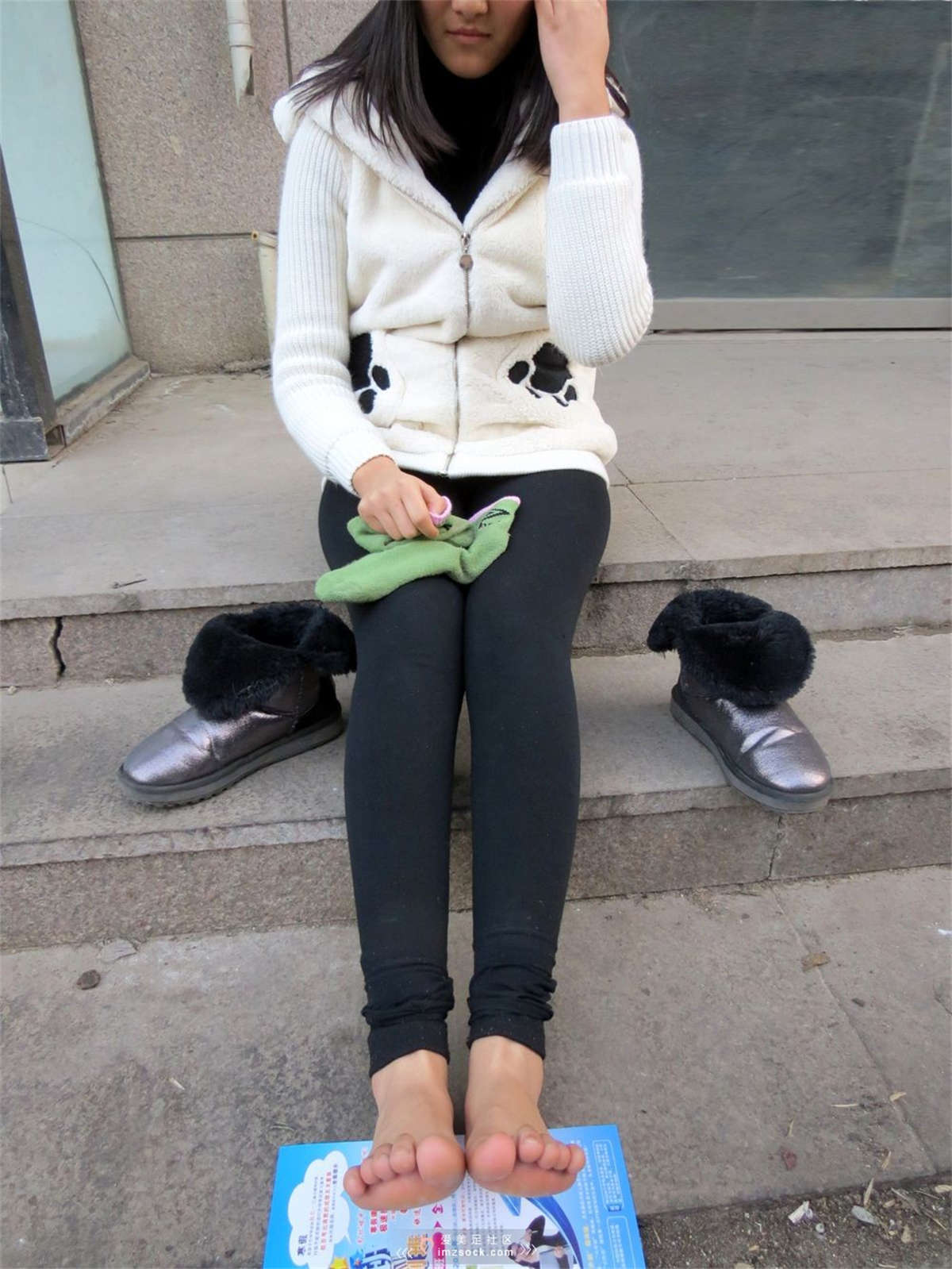 图片[2]-MZSOCK-2018 No.14 肉肉小胖脚银色雪地靴足底秀-日更街拍