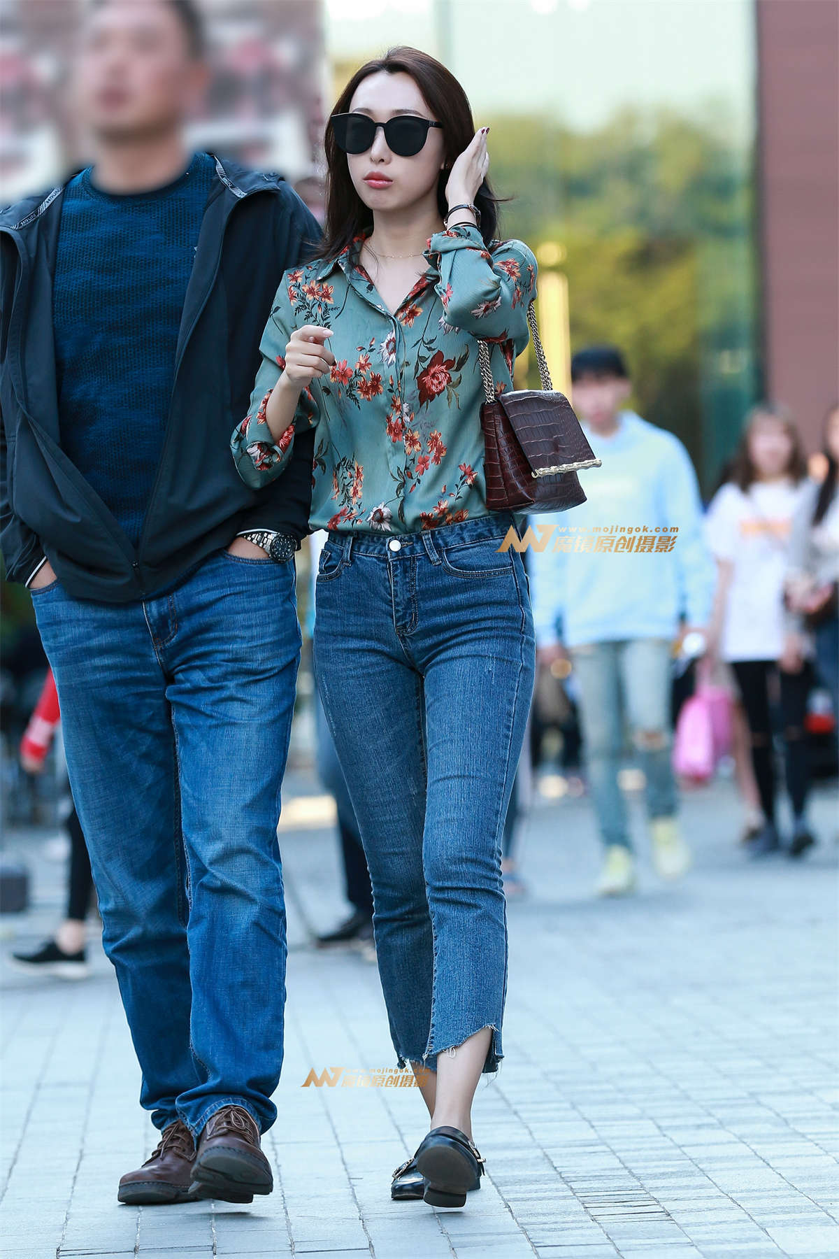 第1348篇★紧身牛仔酷妞★-日更街拍