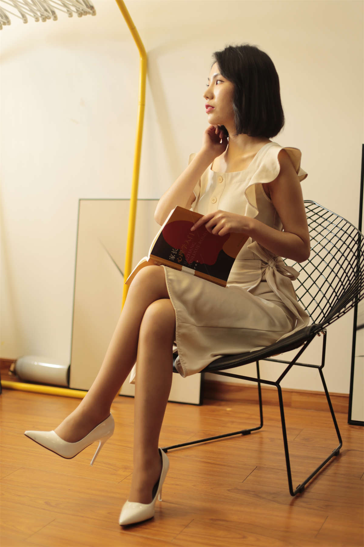 图片[2]-奈丝写真 NO.009 成希-你是选择看书还是看我？-日更街拍