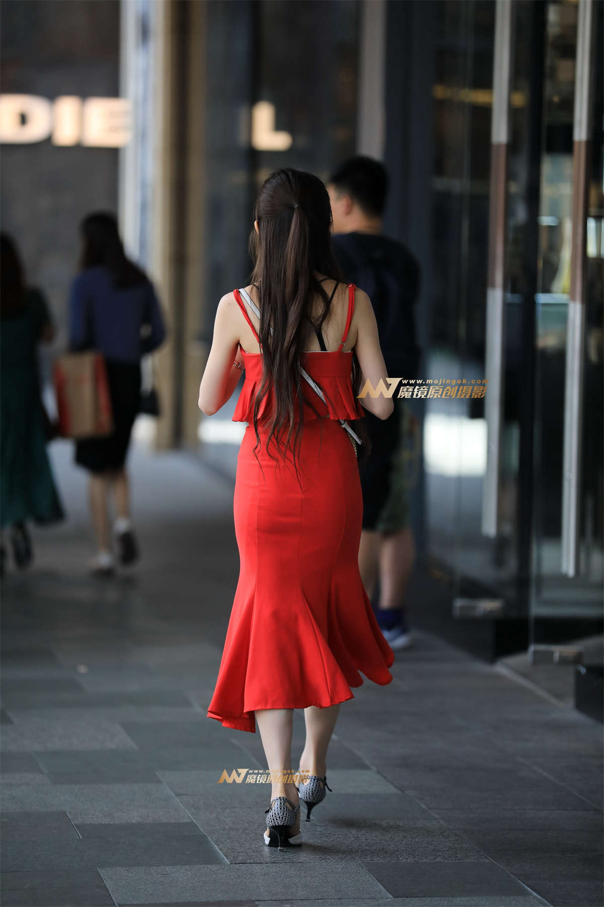 图片[2]-艳阳红清秀迷人-日更街拍