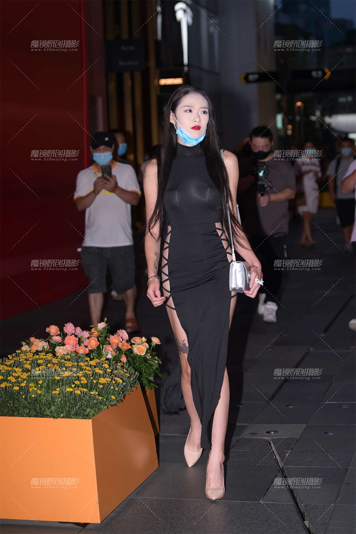 搭讪性感开衩裙小姐姐-日更街拍