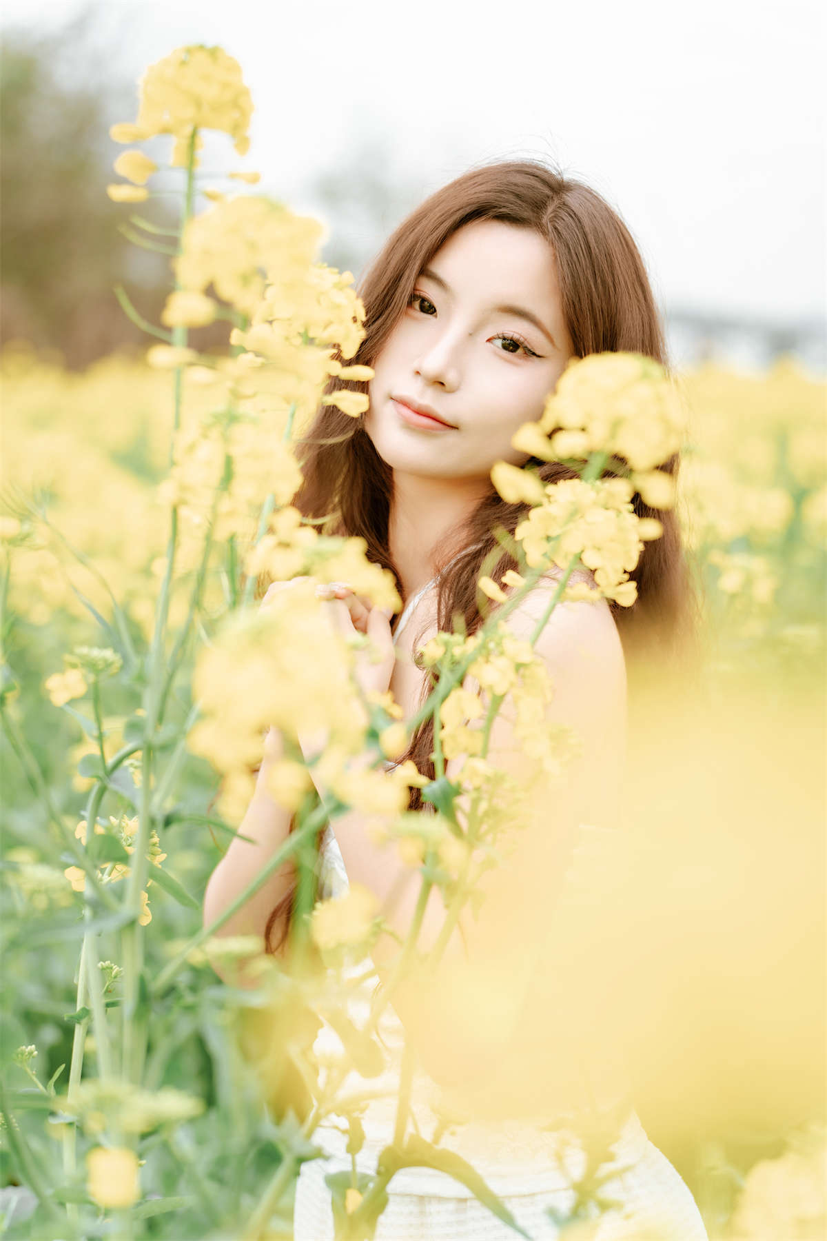 YITUYU艺图语 2025.03.31 在阴雨天的油菜花田 什么时候养小狗-日更街拍
