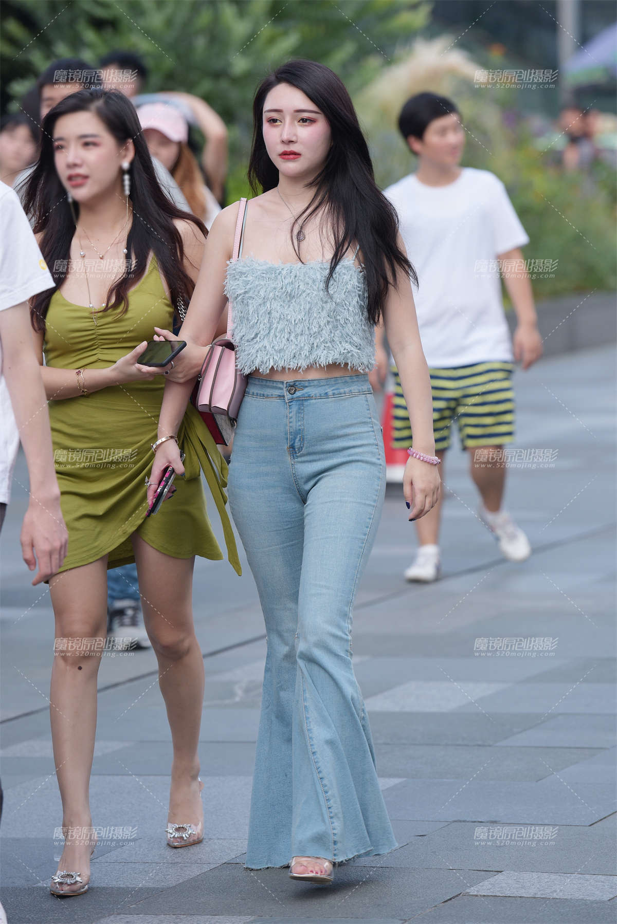 【慕容笙赛贴】紧身牛字裤美女-日更街拍