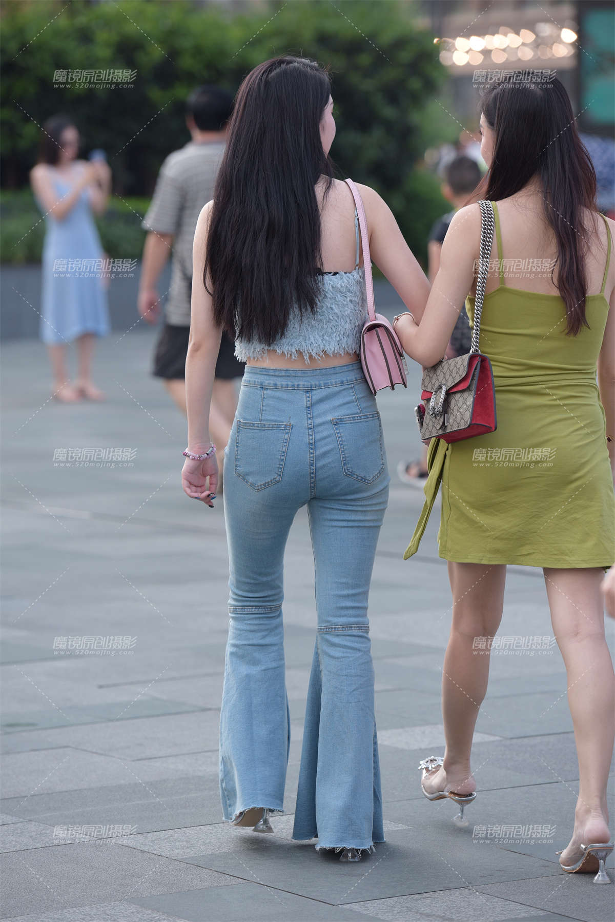 图片[2]-【慕容笙赛贴】紧身牛字裤美女-日更街拍