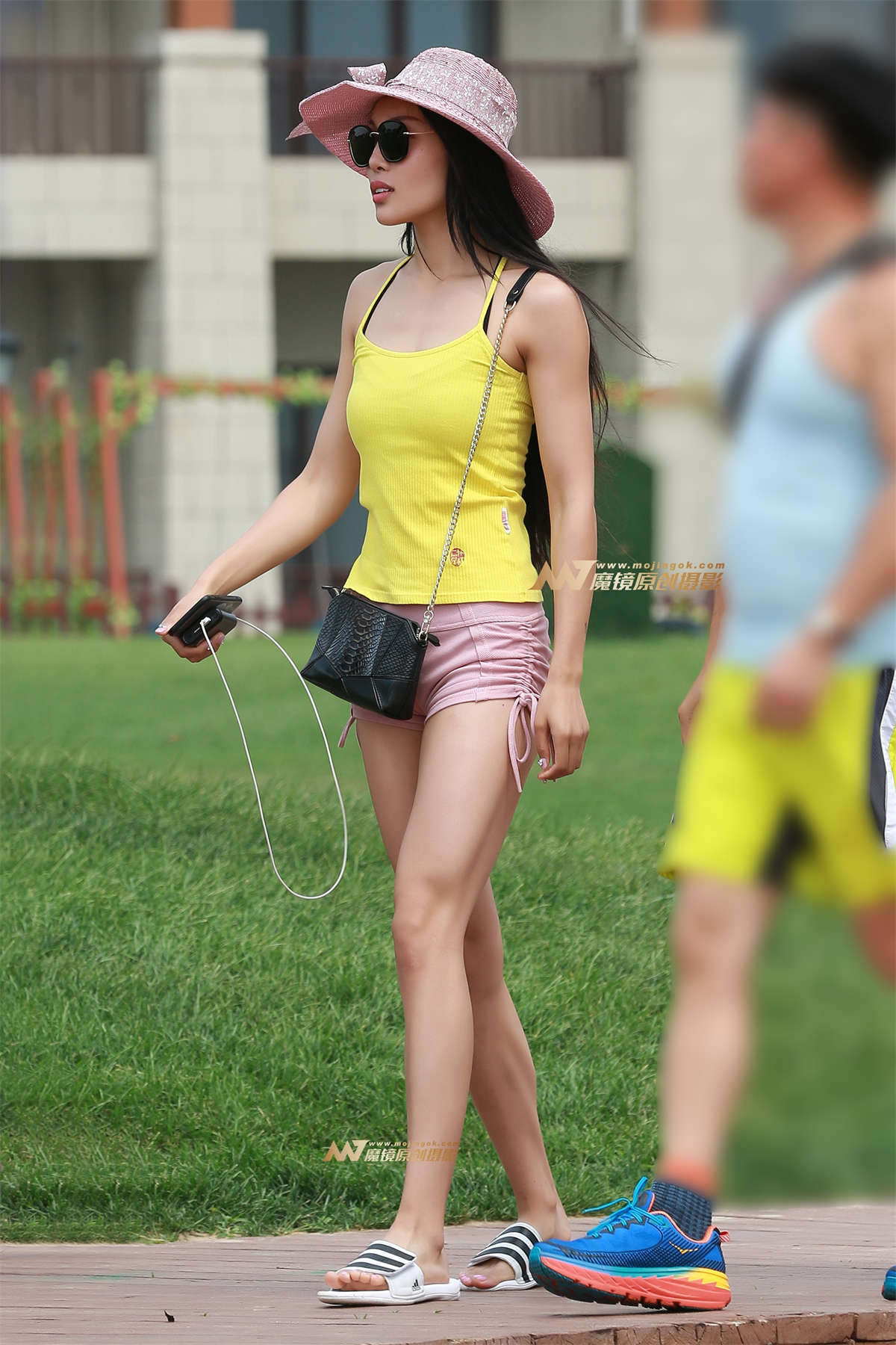 第1349篇★热裤高挑美女★-日更街拍