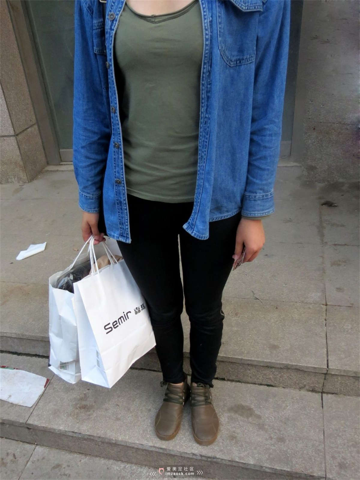 图片[2]-MZSOCK-2018 No.15 牛仔衣小皮鞋黑色船袜女生-日更街拍