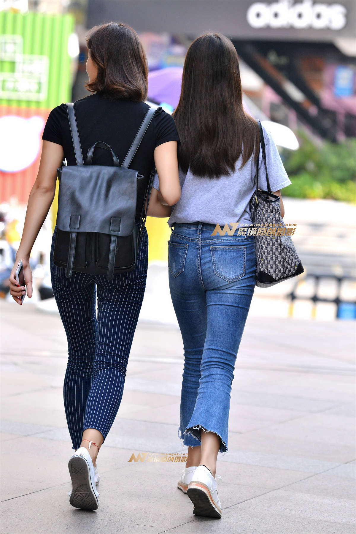 图片[2]-条纹紧裤街拍-日更街拍