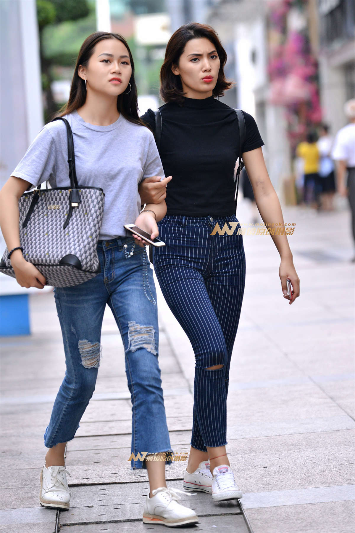 条纹紧裤街拍-日更街拍