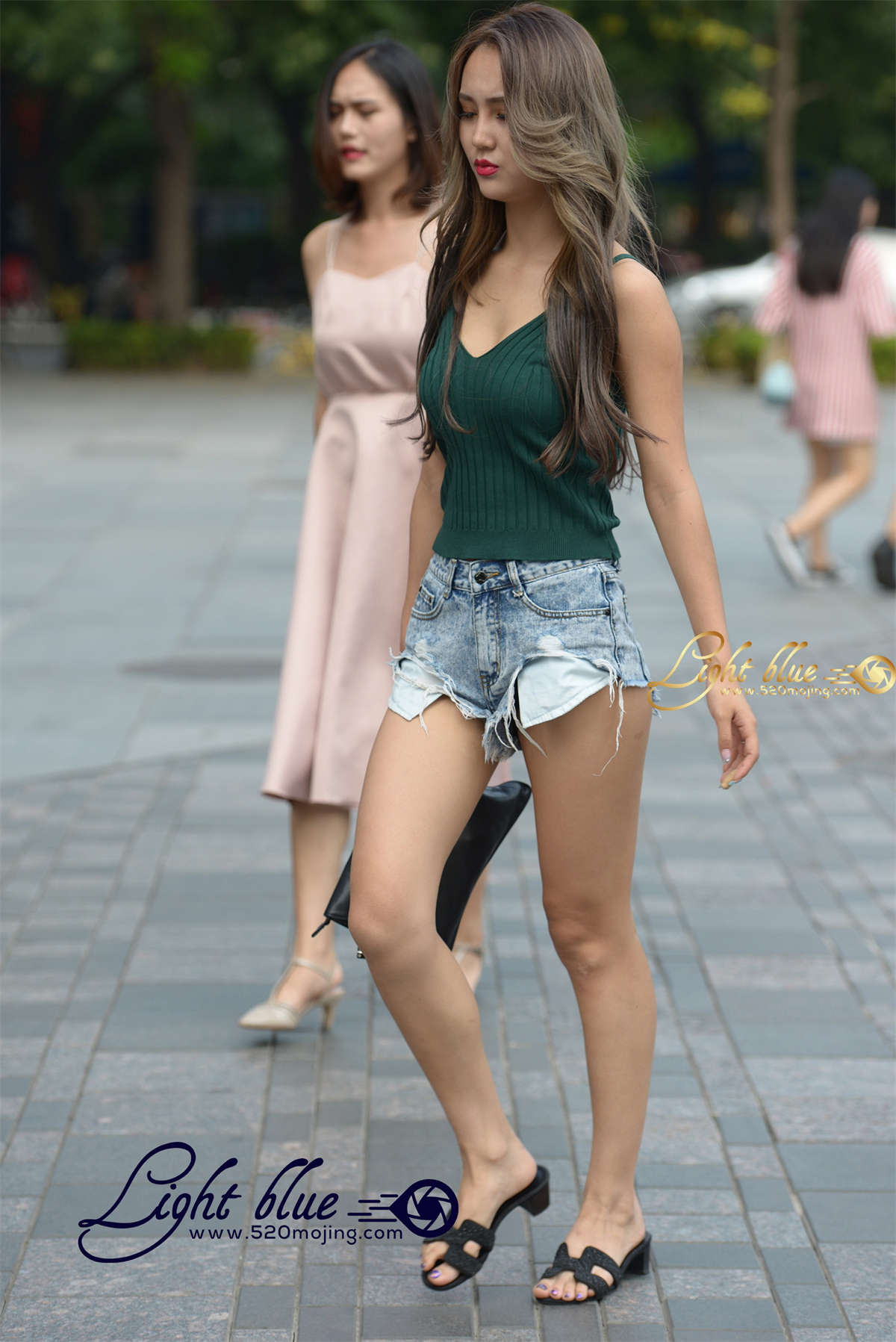 热裤美女-日更街拍