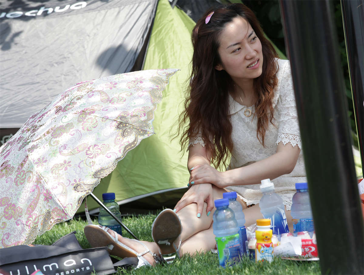 踏青公园街拍系列No.353 高挑美女妈妈的二趾长诱惑美足-日更街拍