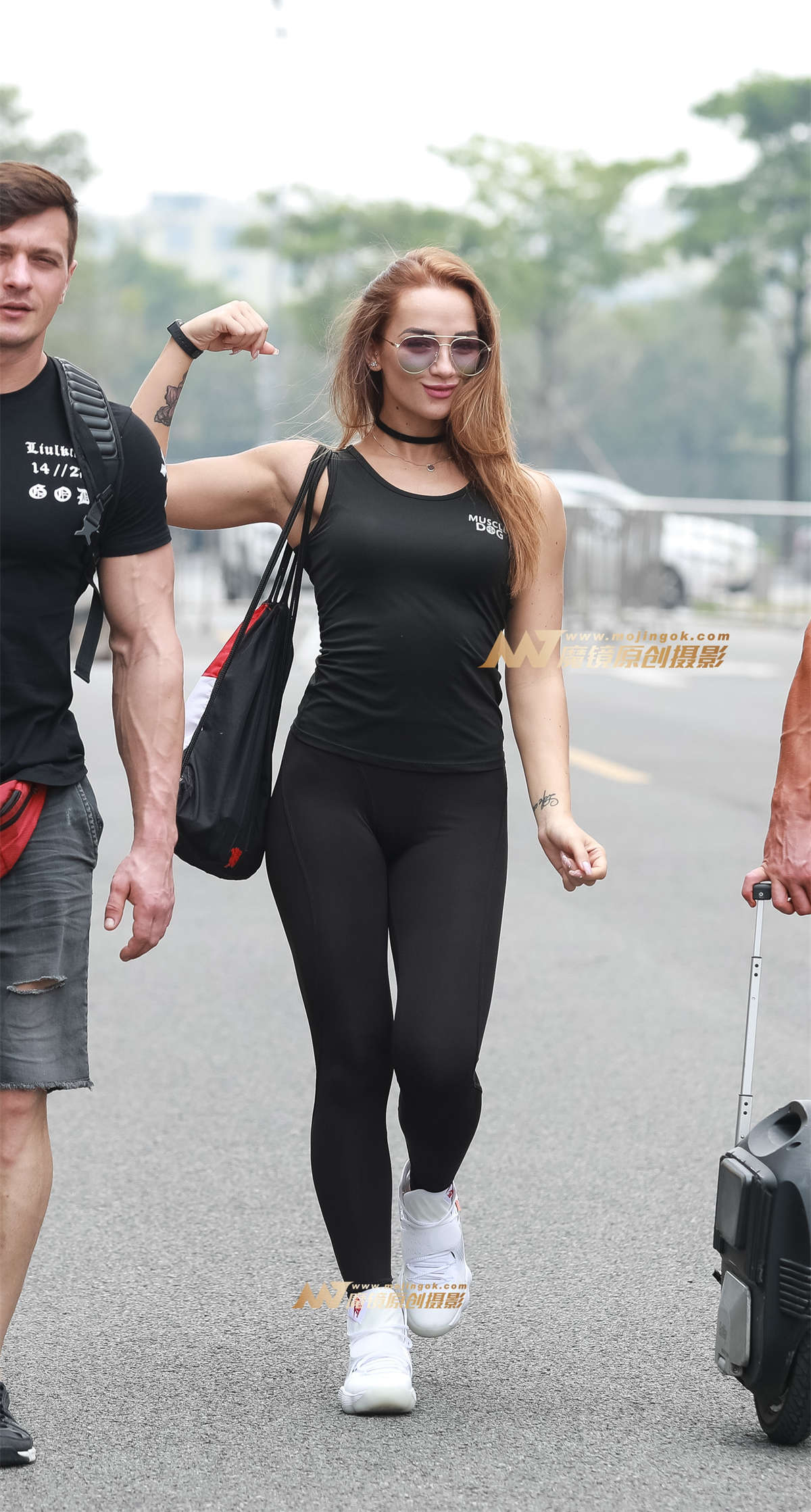 【凯恩赛帖】T型紧身裤 健身使人充满激情-日更街拍