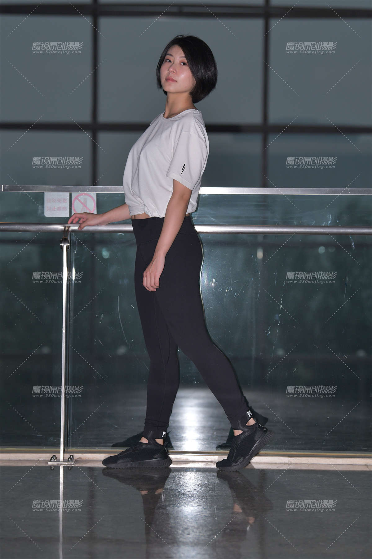 【红石赛帖】紧身裤开朗美女-日更街拍