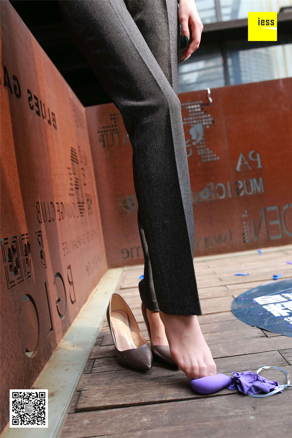 图片[2]-IESS异思趣向 丝享家231期：御姐短丝西装裤双双-日更街拍