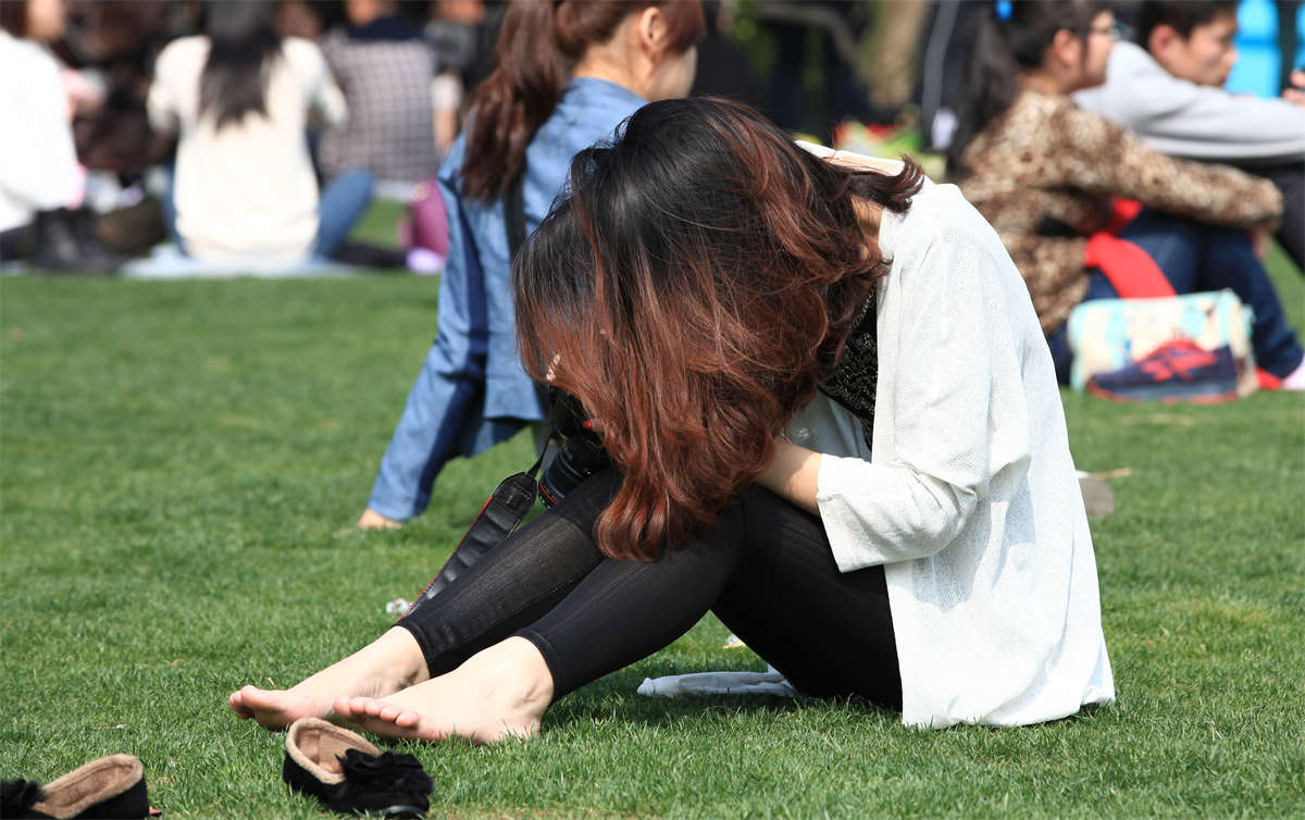 踏青公园街拍系列No.265 青春美女是你喜欢的类型吗-日更街拍