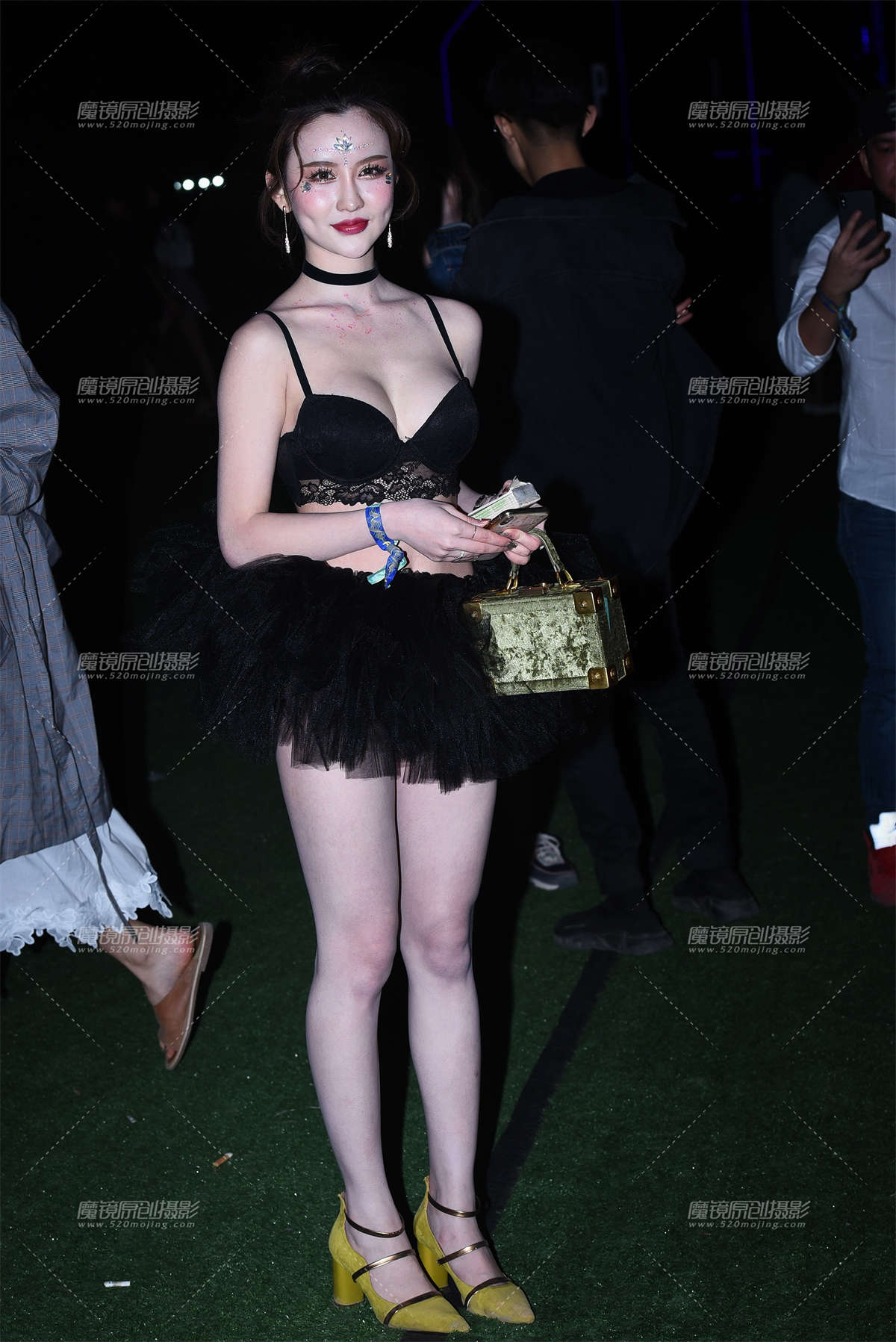 很像某个叫某小璐的明星-日更街拍