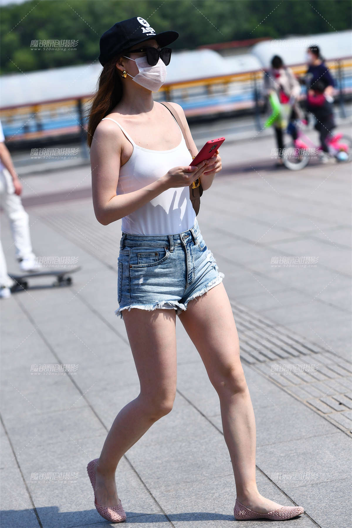 【咔喳赛贴】白色吊带衫-日更街拍