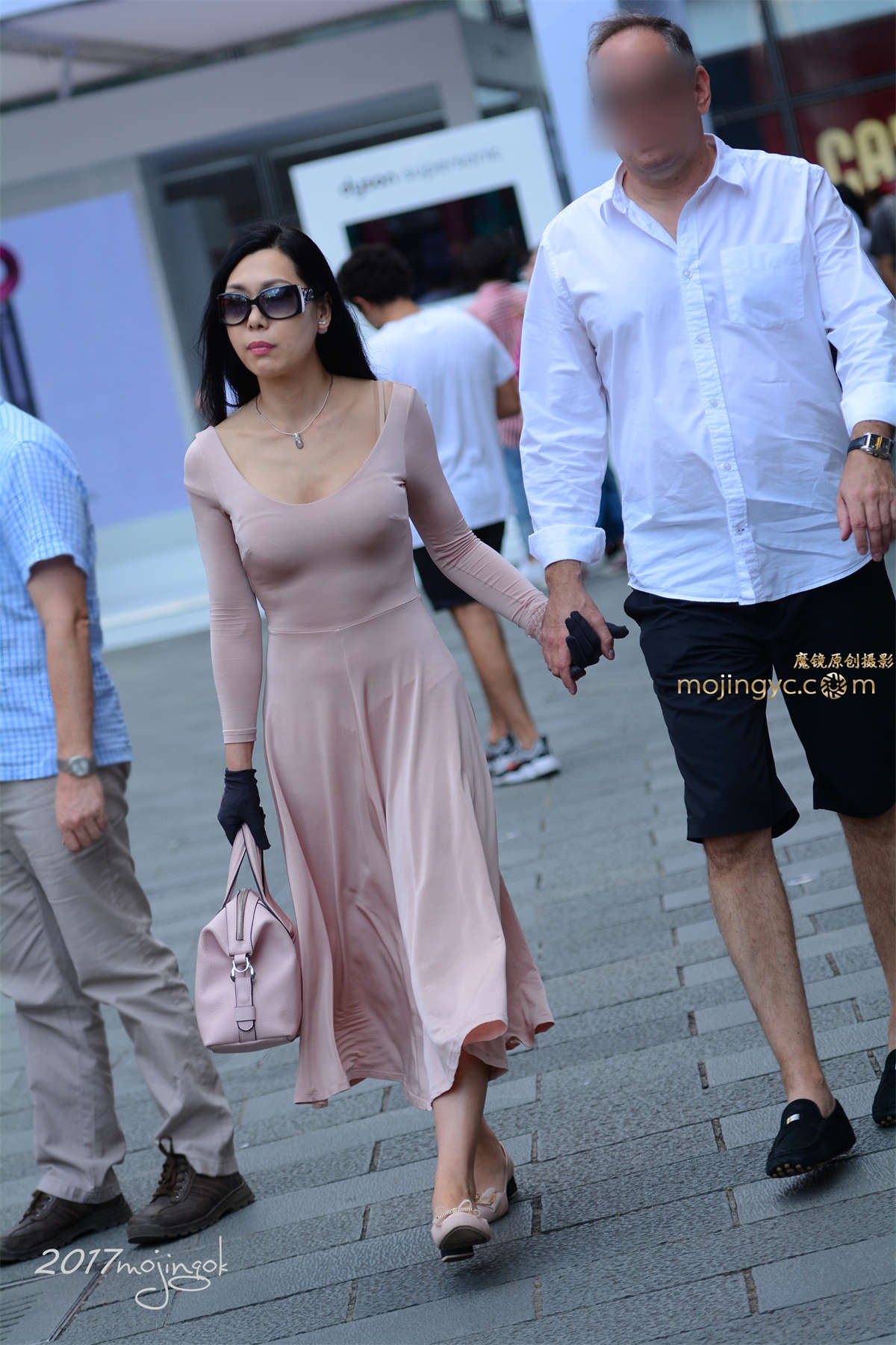 咔喳赛22 长裙少妇 貌似T裤-日更街拍