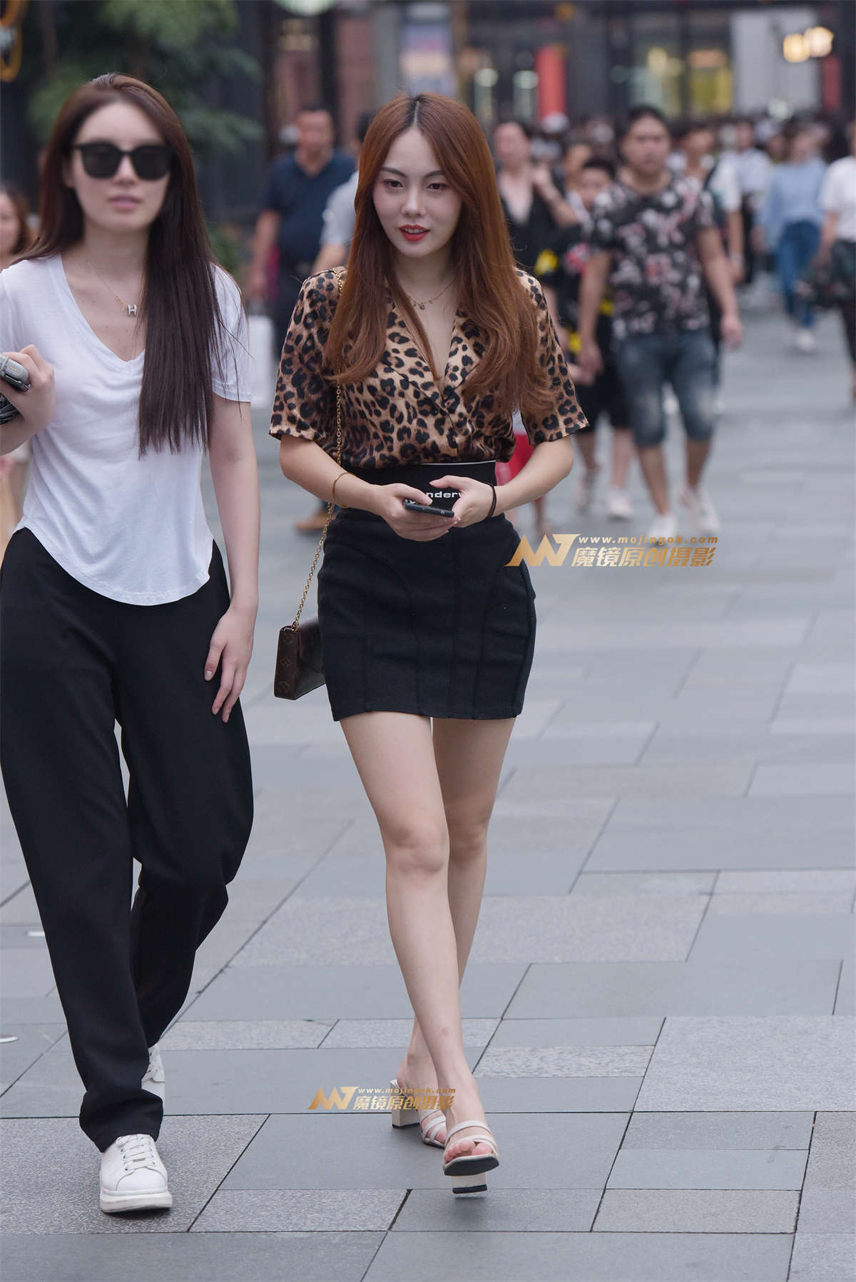 短裙长腿美女-日更街拍