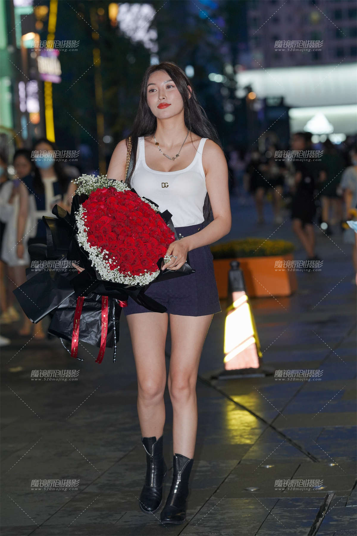 红颜凝香 美丽大方-日更街拍