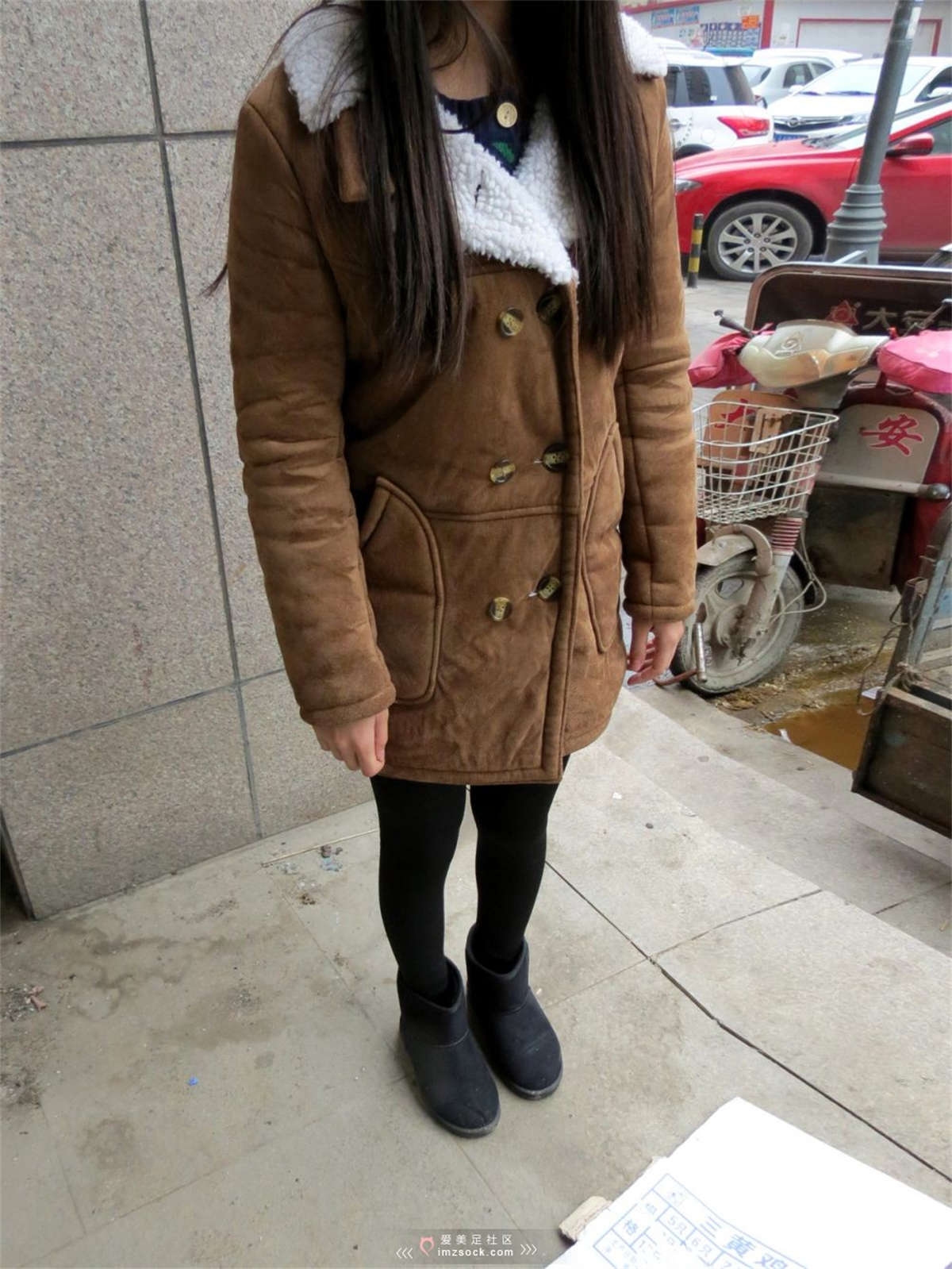 MZSOCK-2018 No.18 少女黑色打底裤脱靴漏出小嫩脚-日更街拍