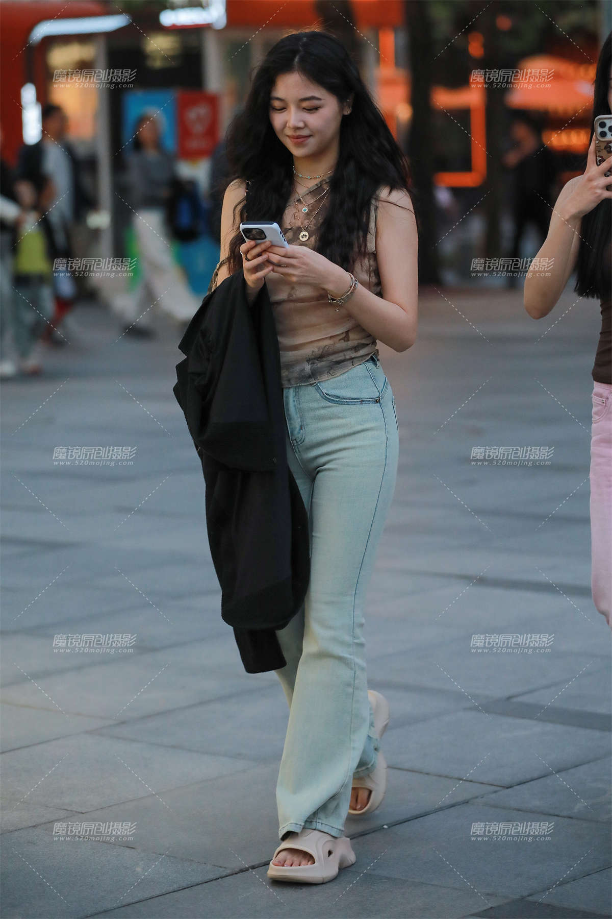 魔术-浅牛仔裤-日更街拍