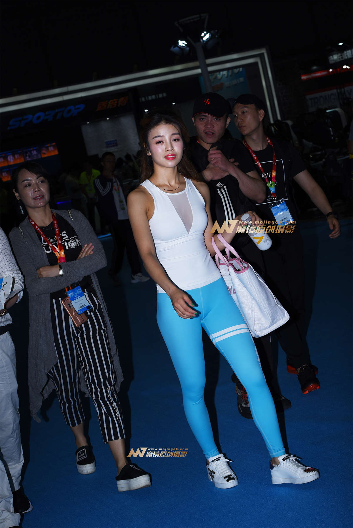 【咔喳赛贴】白衣兰裤-日更街拍